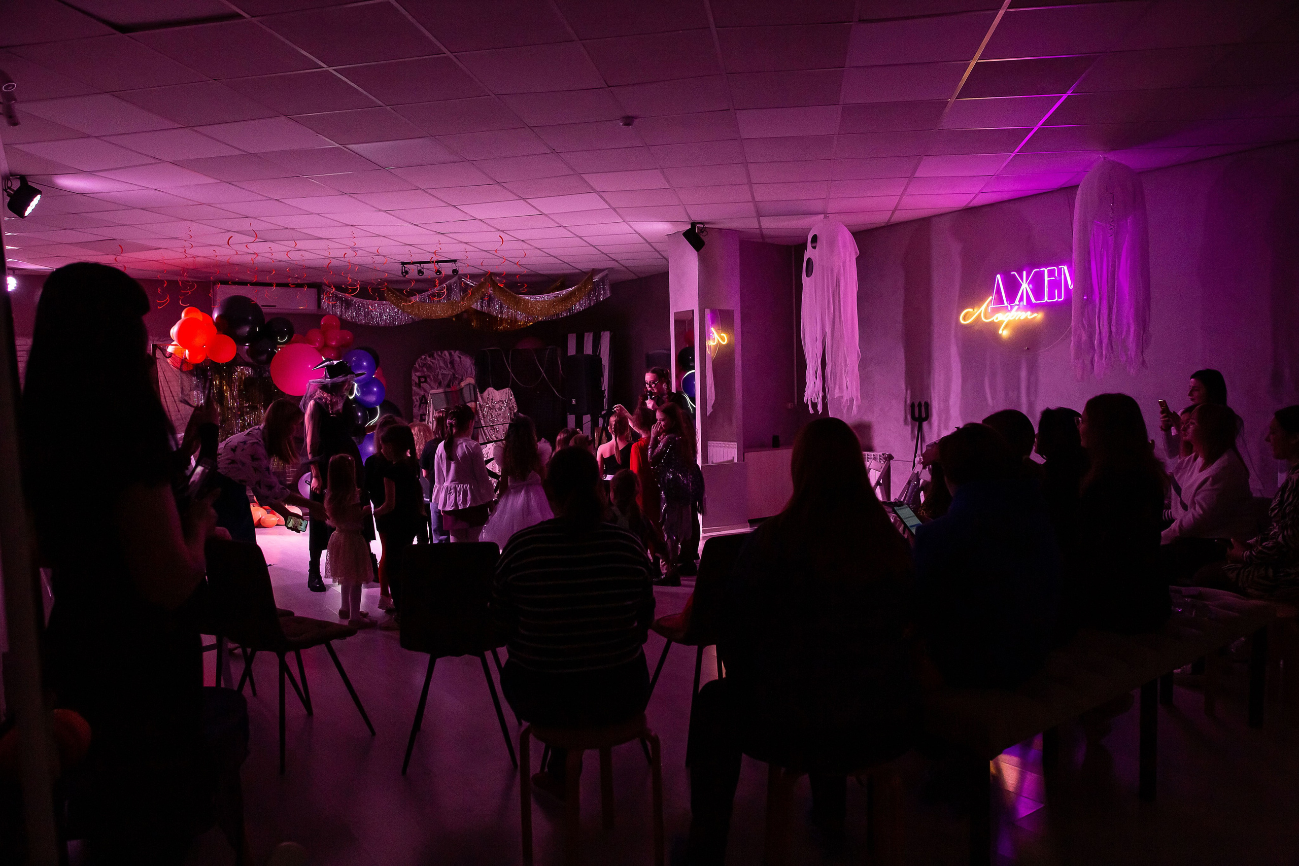 Верхом на помеле спектакль интерактивный. Семейный и детский фотограф Анна Петракова