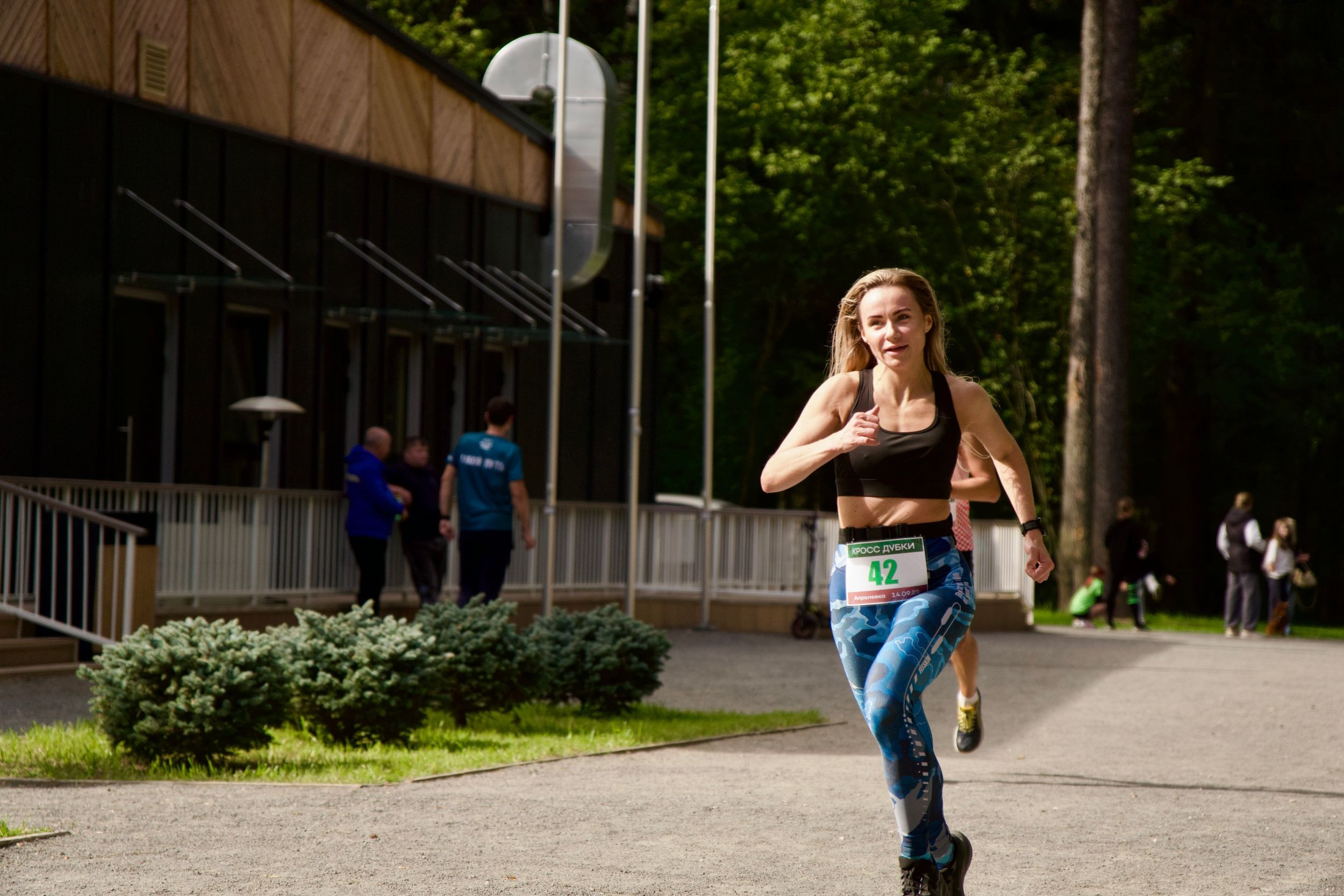Забег в парке «Дубки». Кафе «БЕЛКА НАШЕПТАЛА». Ну оооочень концептуальное кафе