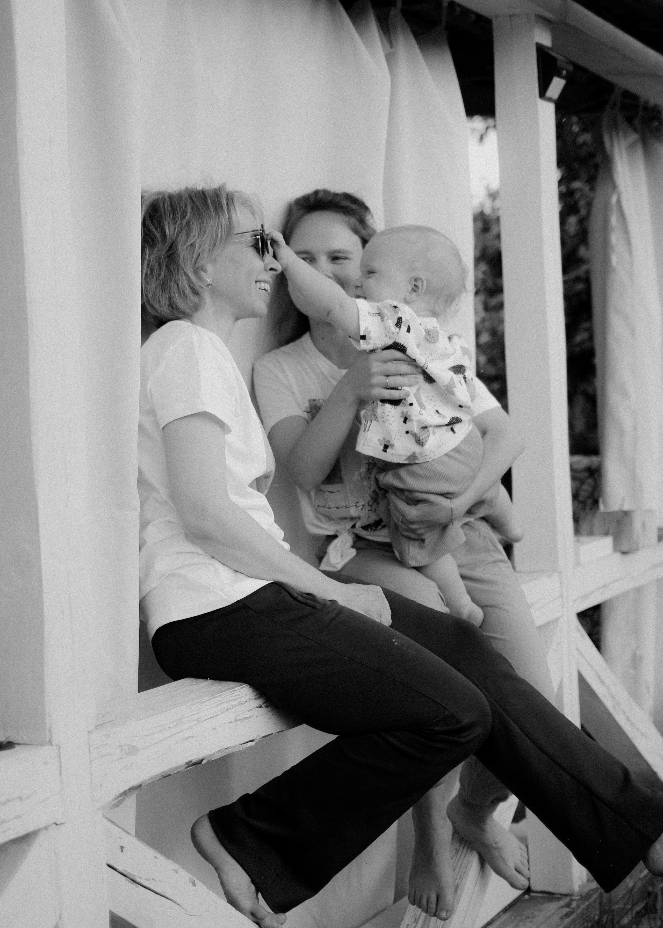 Бабушка Ира, мама Даша и маленький Ваня. Александра Крашевская. Портретный фотограф в Москве и Санкт-Петербурге