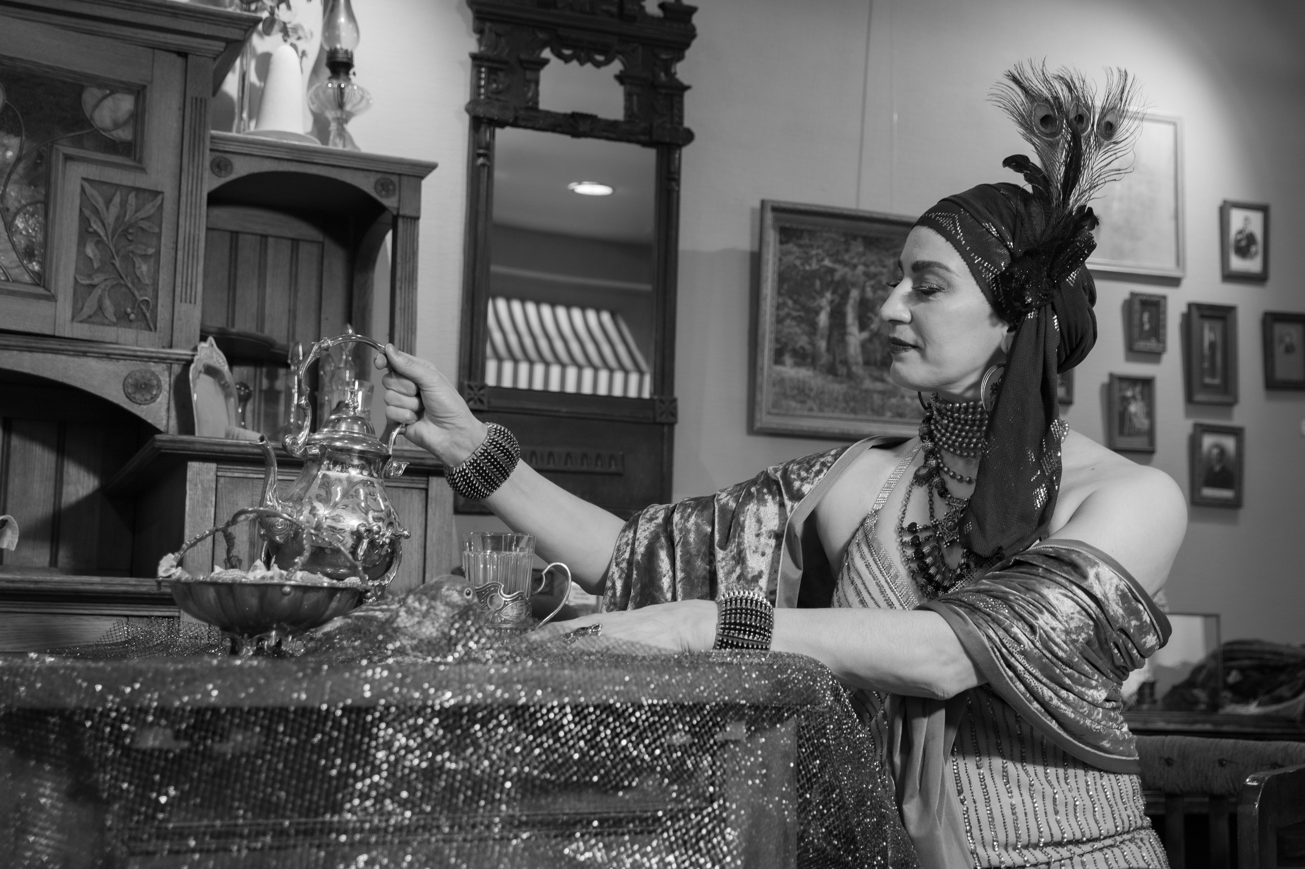 Танец в музее. Экспозиция Томск купеческий. Модель Лана Чернявская. Ваш фотограф Северск | Томск