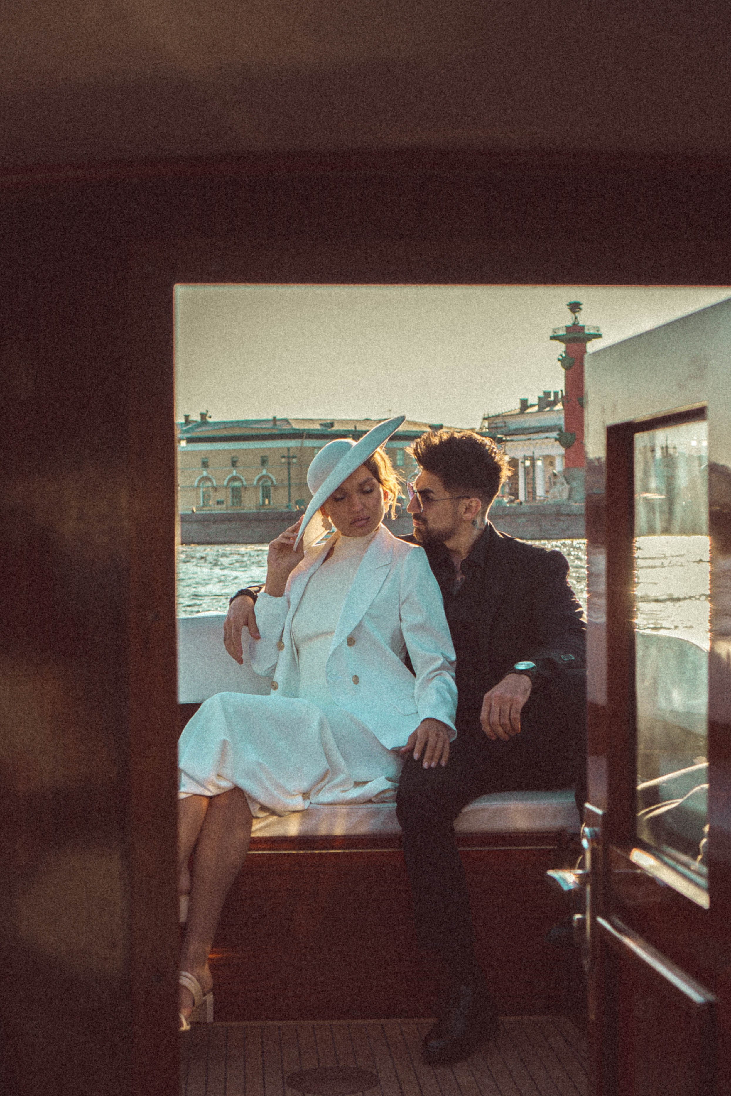 СВАДЕНБНАЯ СЬЕМКА НА КАТЕРЕ ПО КАНАЛАМ САНКТ-ПЕТЕРБУРГА И В АКВАТОРИИ НЕВЫ. Профессиональный фотограф, Санкт-Петербург — Виктория Богомолова