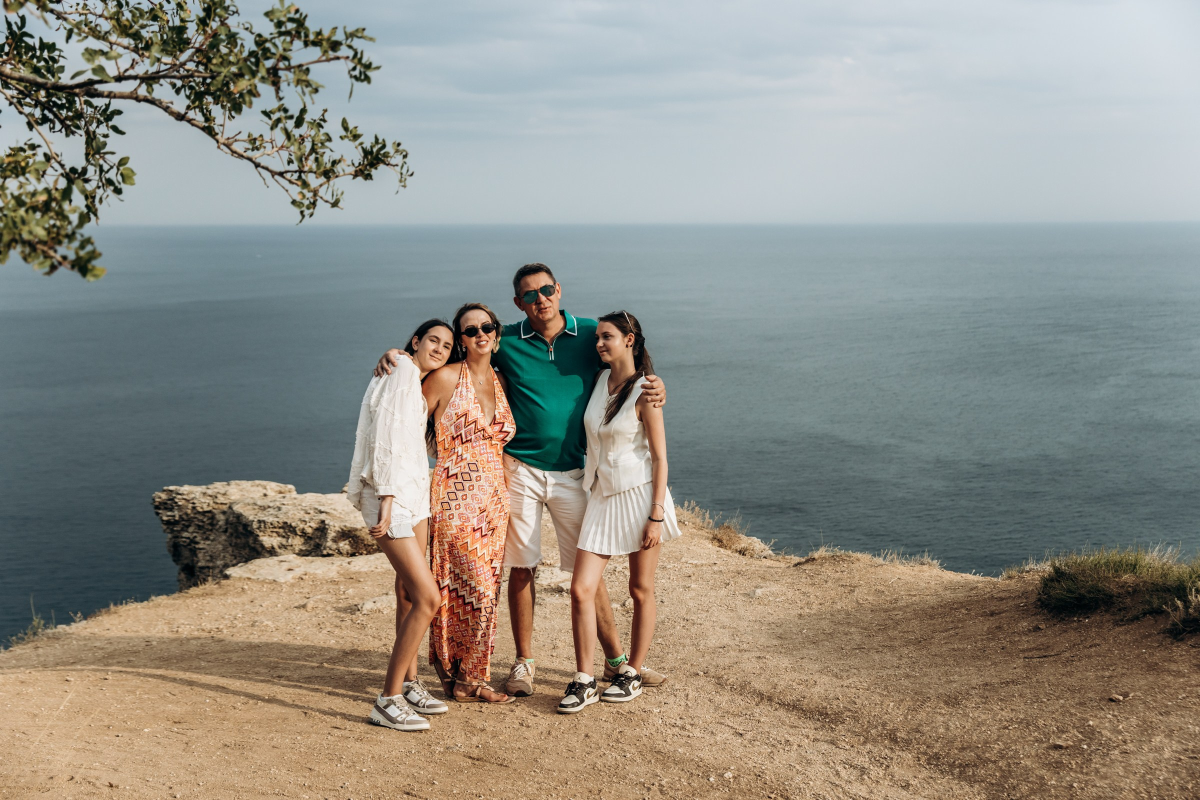 Дети и семьи. На моих фотографиях дети всегда улыбаются и смеются по-настоящему. Я знаю что для этого нужно. Применяю секретный секрет). Фотограф в Крыму — Федор зайцев. Свадебная, семейная и портретная съёмка. Фотографии для контента, для бизнеса. Корпоративная съёмка