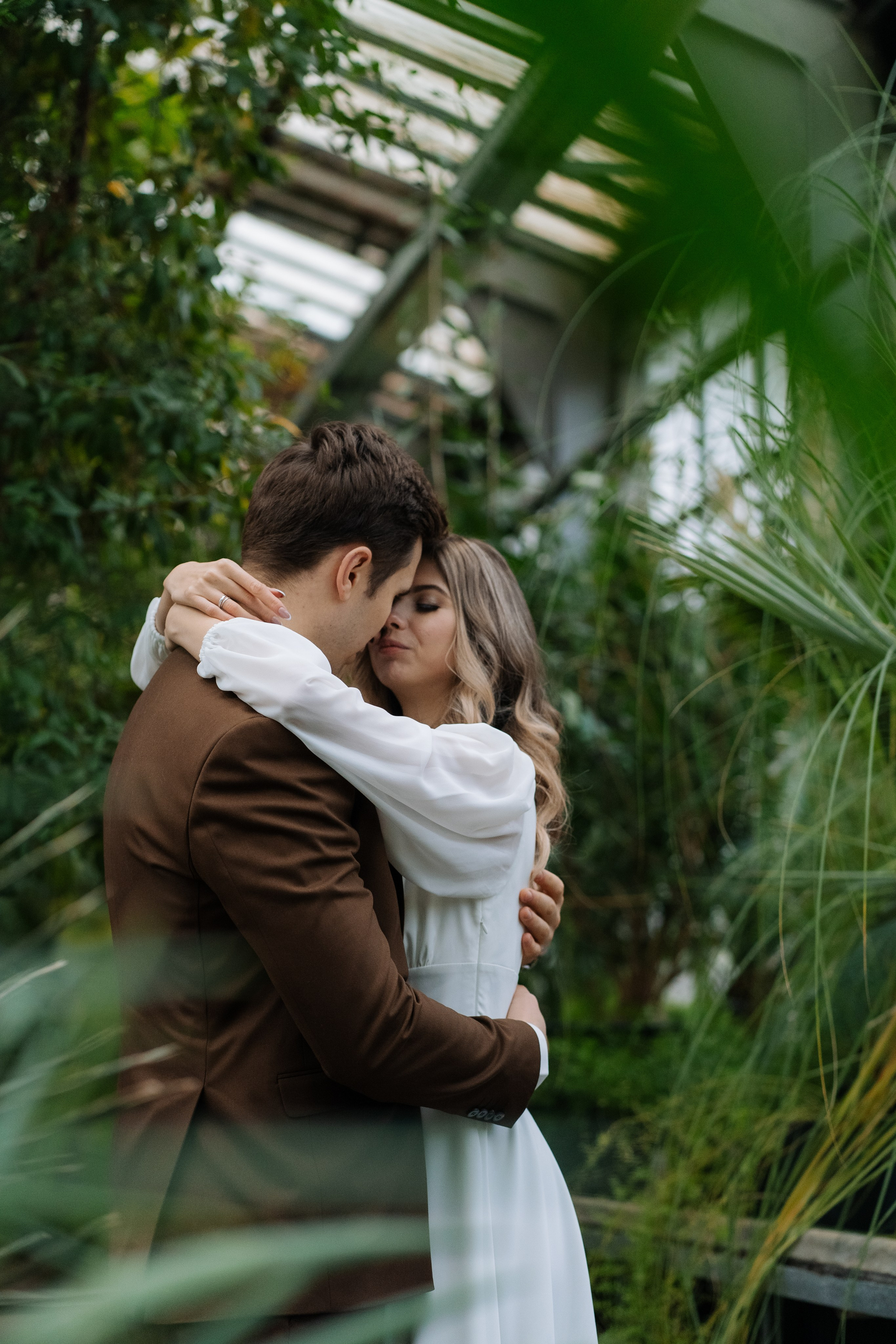 Свадебная фотосессия в оранжерее, Москва. Свадебный фотограф в Москве Анна Полушина