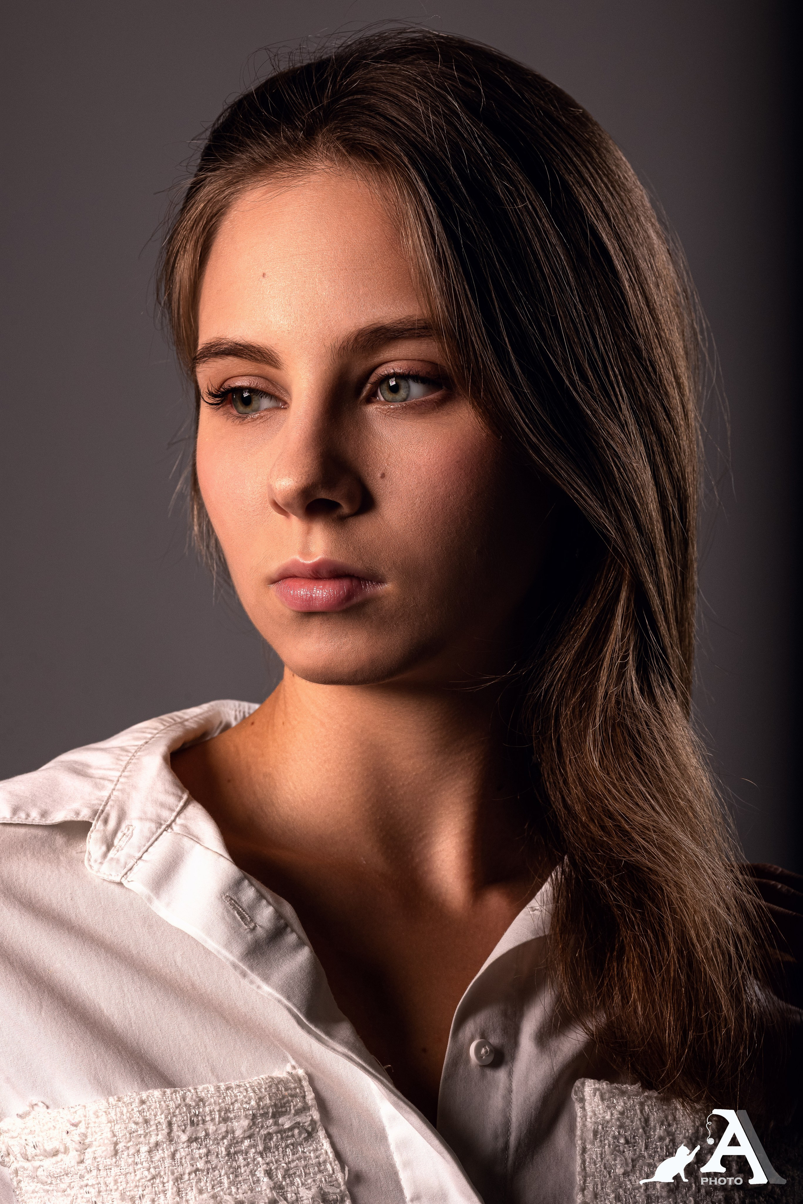 Женский студийный портрет