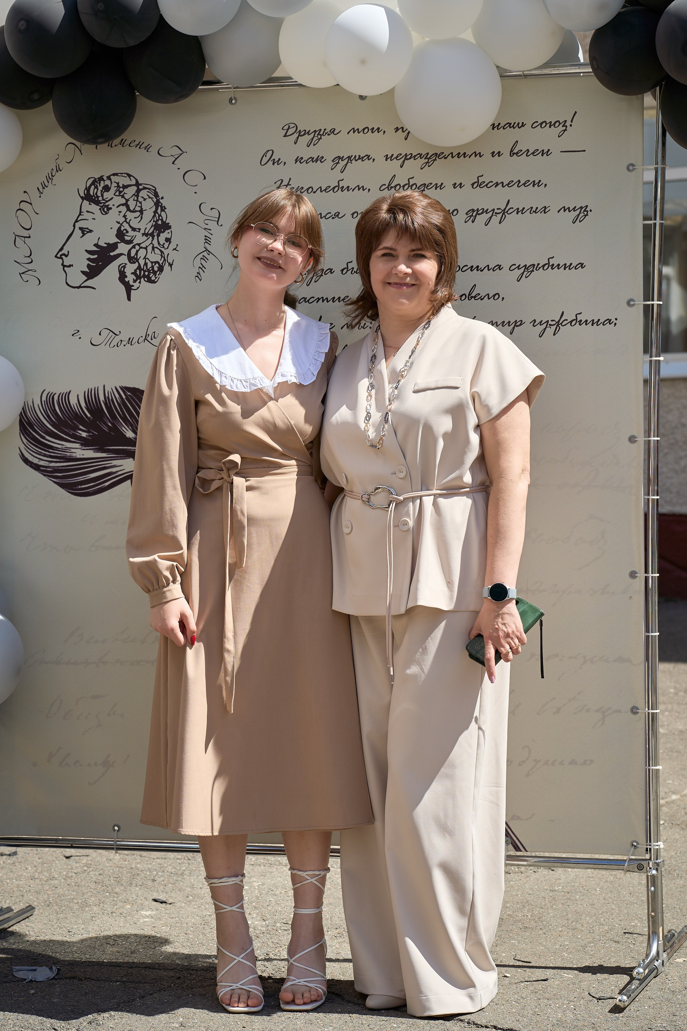 Вручение аттестатов 11 класс. Репортажный и портретный фотограф в Томске Ларионов Артём