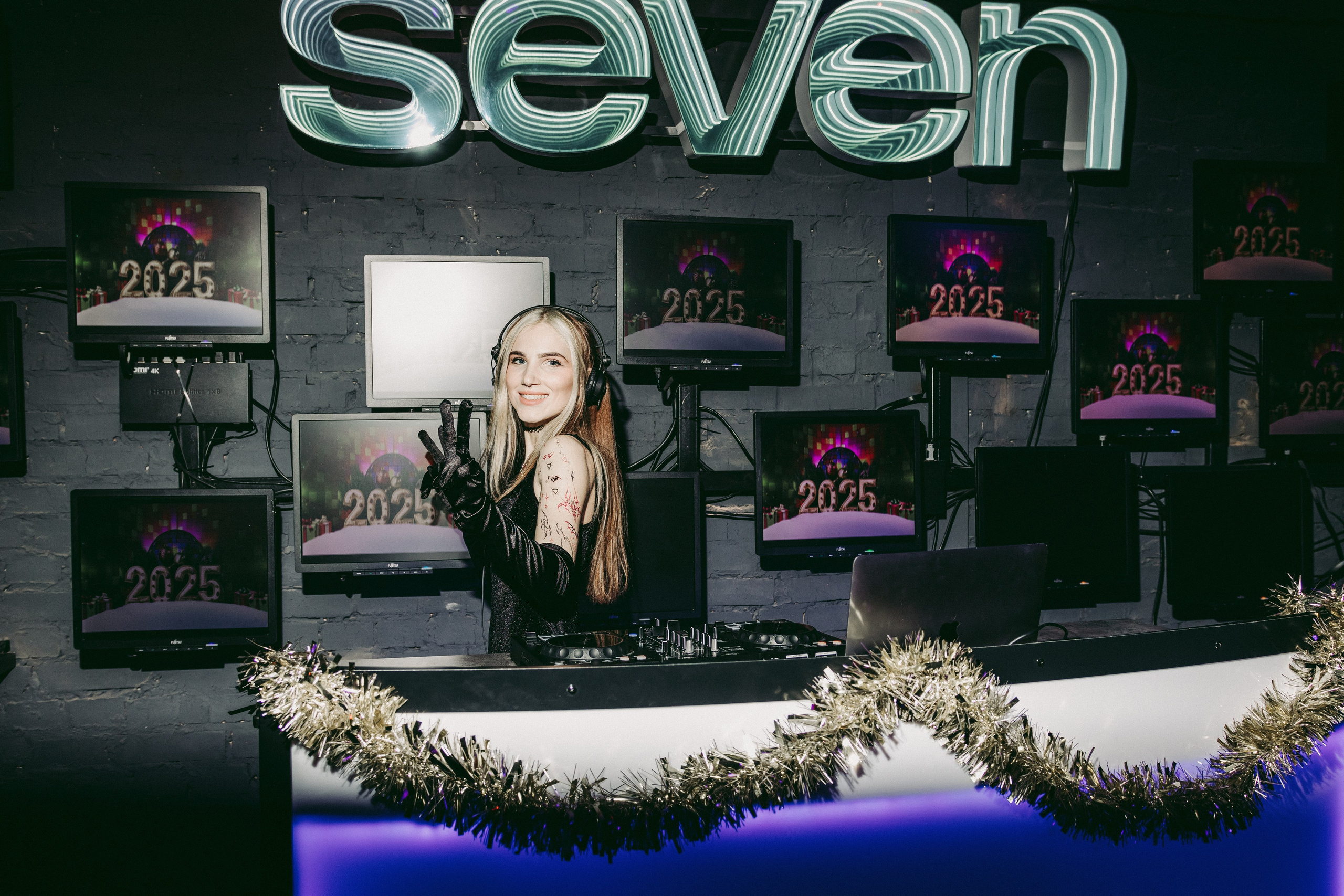 SEVEN bar — New Year