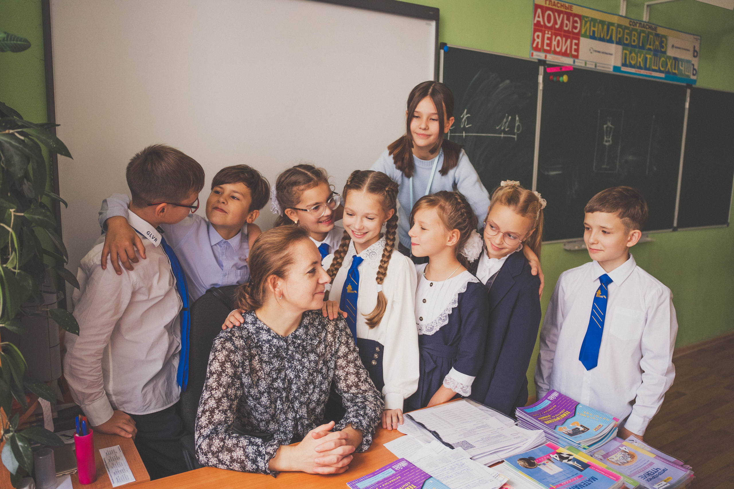 Классбук Гимназия 32 Иваново. Ирина Коновалова школьный фотограф. Выпускные альбомы Ярославль