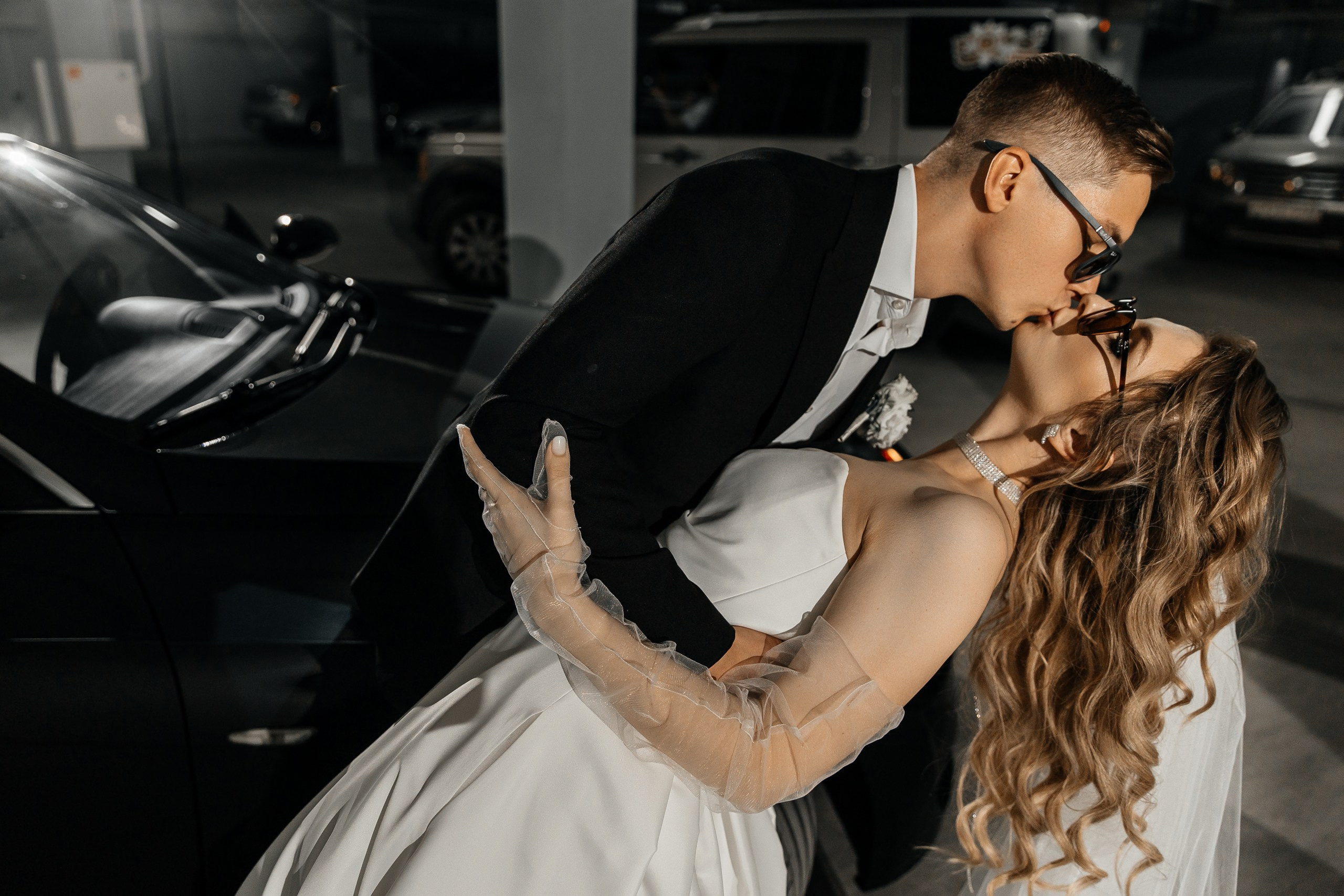 Здравствуйте! Я&nbsp;свадебный фотограф из&nbsp;Ульяновска, работаю в&nbsp;том числе по&nbsp;всей России и&nbsp;с&nbsp;выездом за&nbsp;границу. Снимаю свадьбы, lovestory, корпоративы, светский репортаж. Провожу обучение по&nbsp;фотографии, мастер-классы и&nbsp;воркшопы для других фотографов.