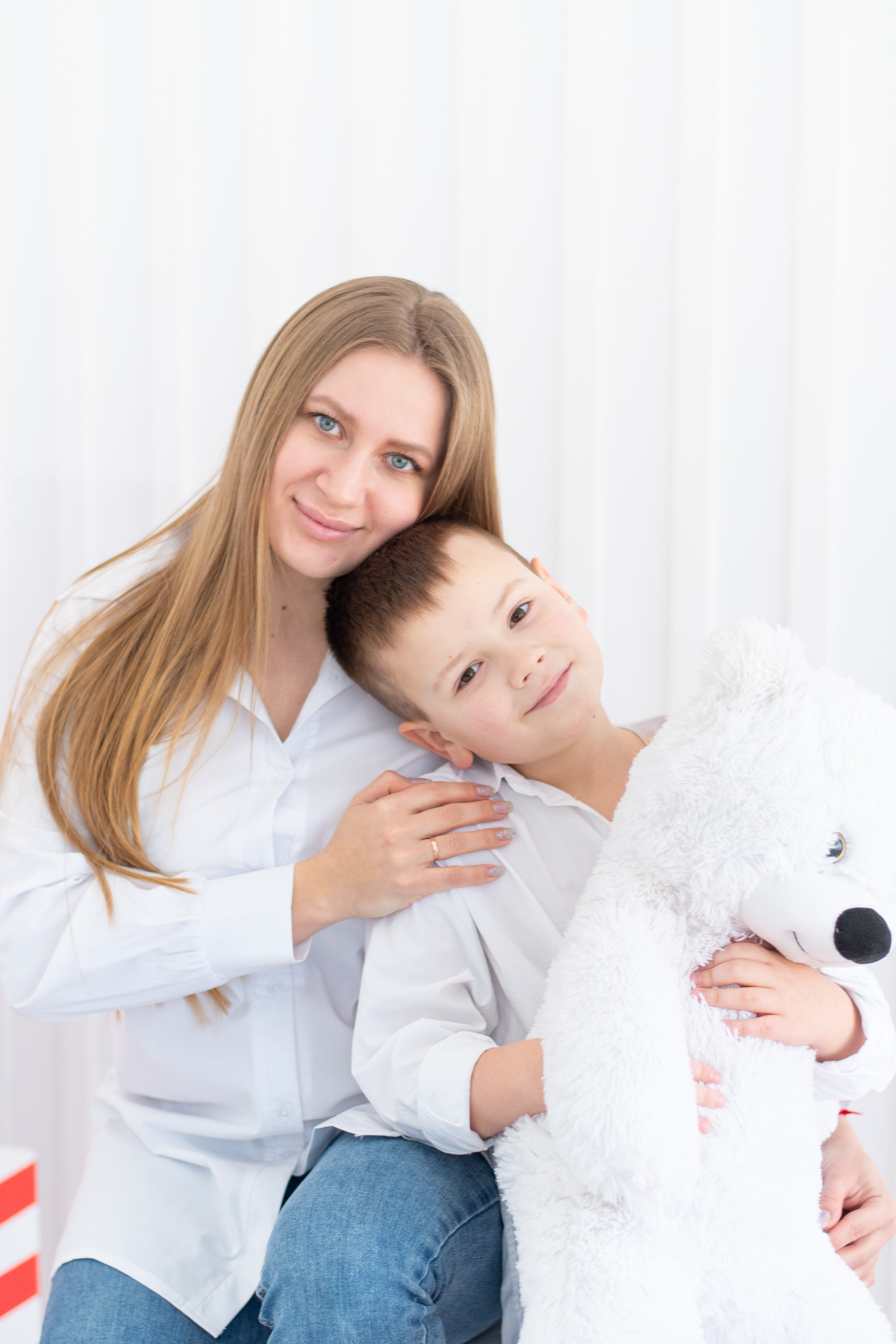 Оксана с семьей. Студийная съемка. Екатерина Бикбаева фотограф, видеограф, медиа-продюсер