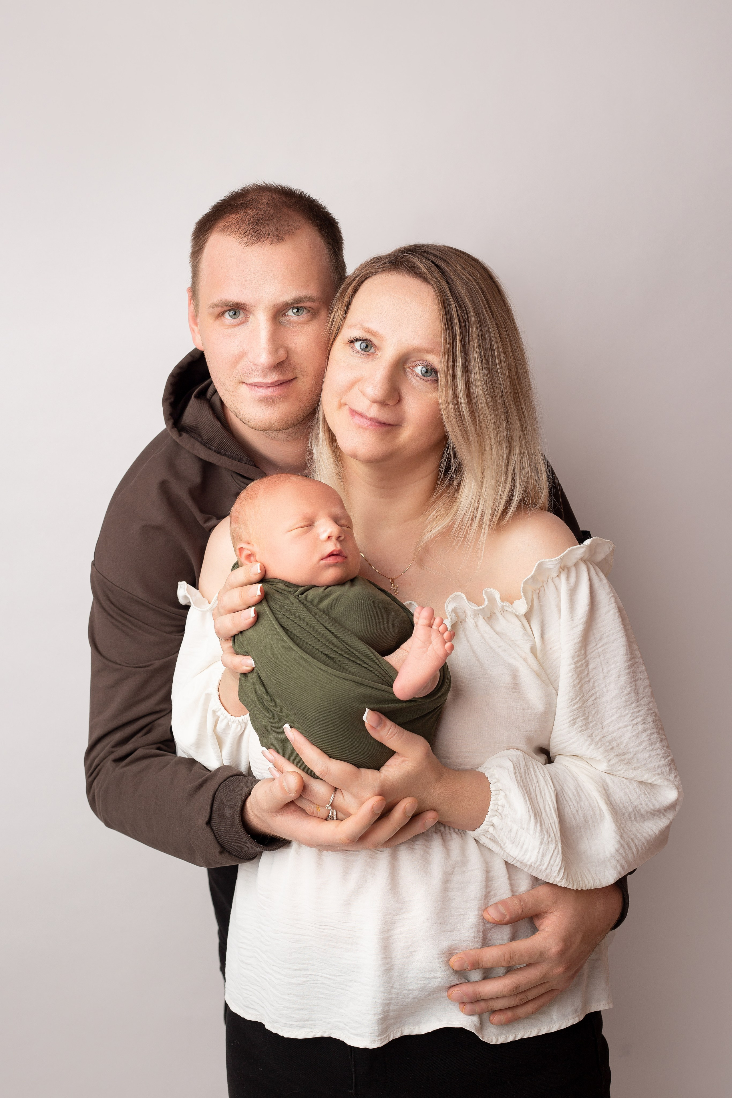 Семейные кадры с малышом. Фотограф новорожденных и детский фотограф в Радужном Васильева Елена