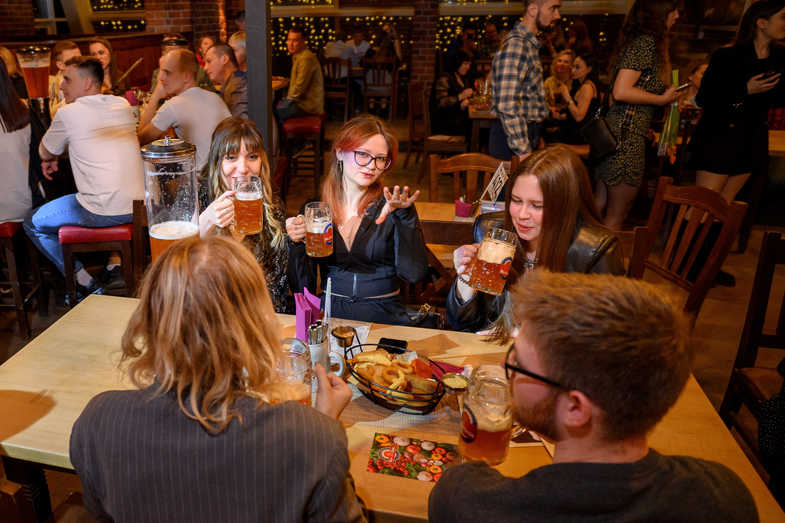 8Марта_МаксБрой. Фотограф Александр Данилов