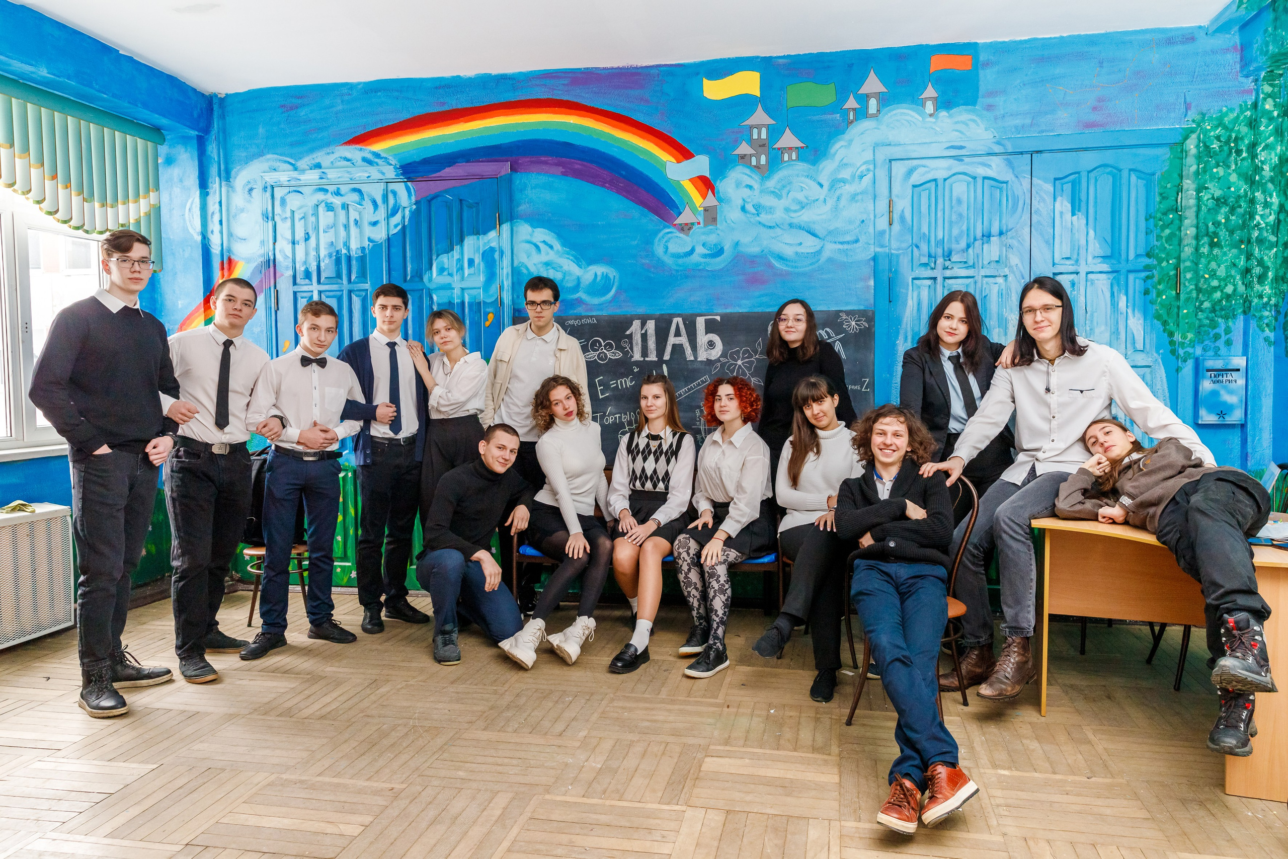 И В ШКОЛЕ ЕСТЬ ЖИЗНЬ. Марина Ушакова. Фотограф. Выпускные альбомы. г. Краснодар