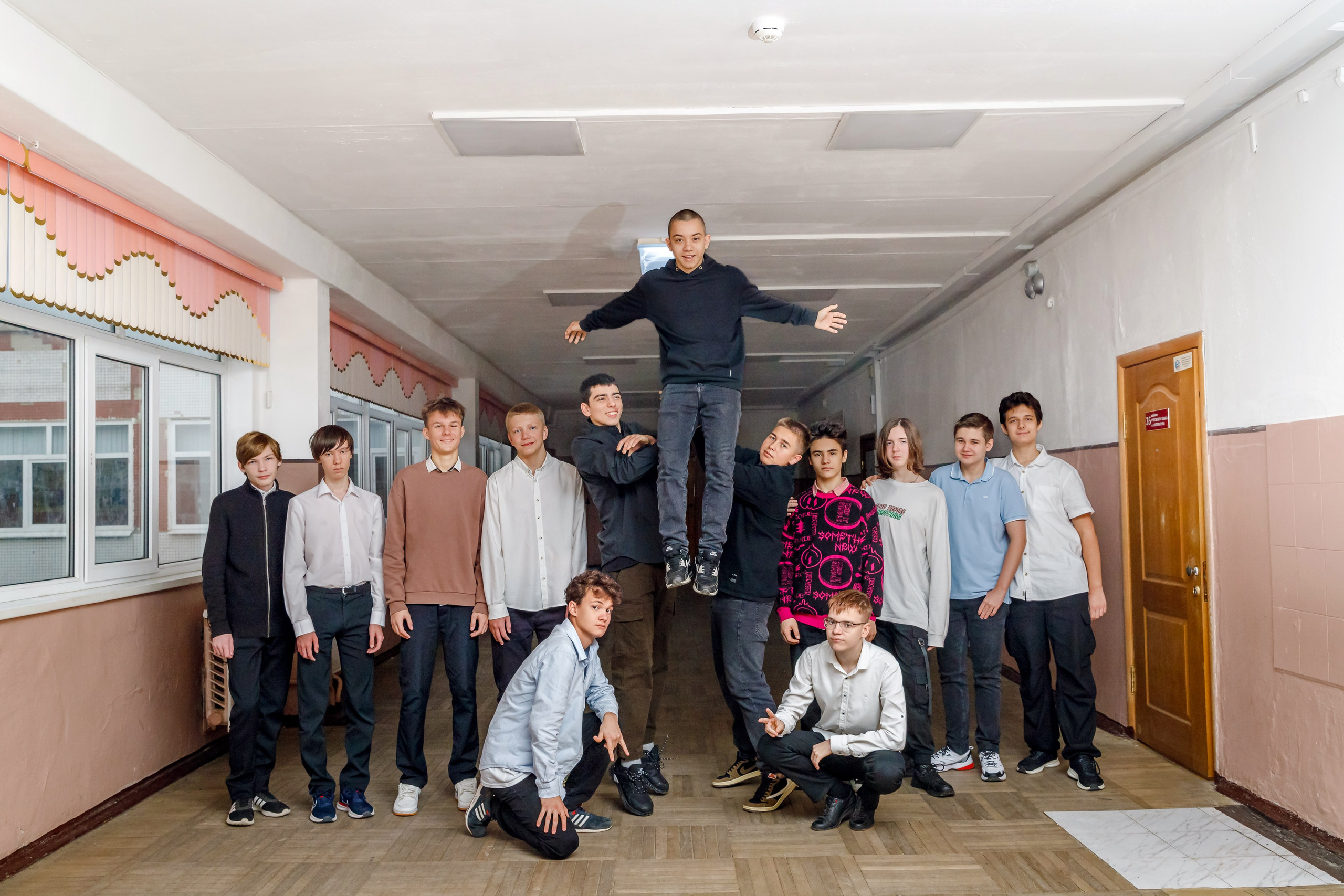 И В ШКОЛЕ ЕСТЬ ЖИЗНЬ. Марина Ушакова. Фотограф. Выпускные альбомы. г. Краснодар