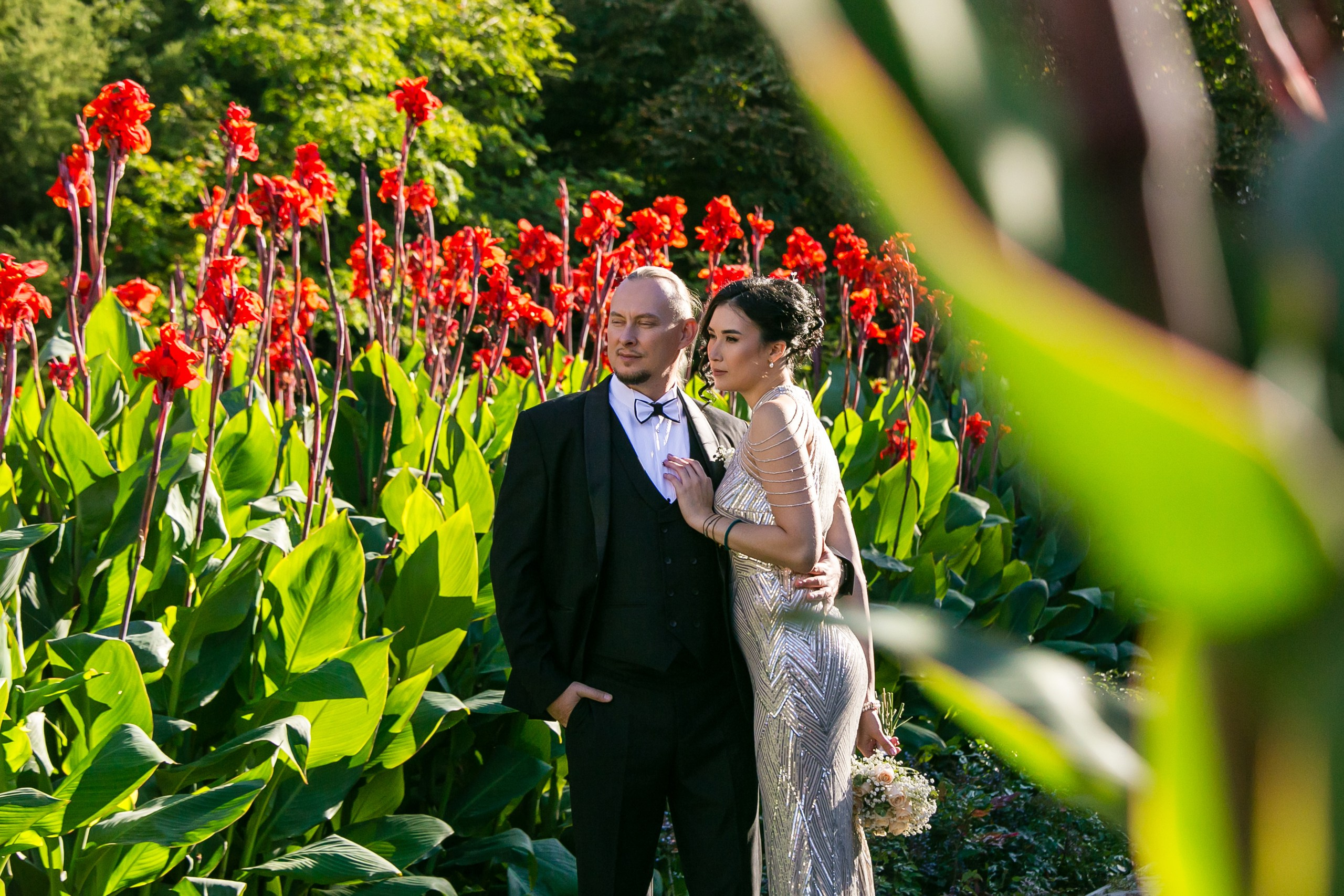 Ксения и Александр: поженились и погуляли в парке санатория Горная поляна. Событийный фотограф Максим Бескоровайновнов