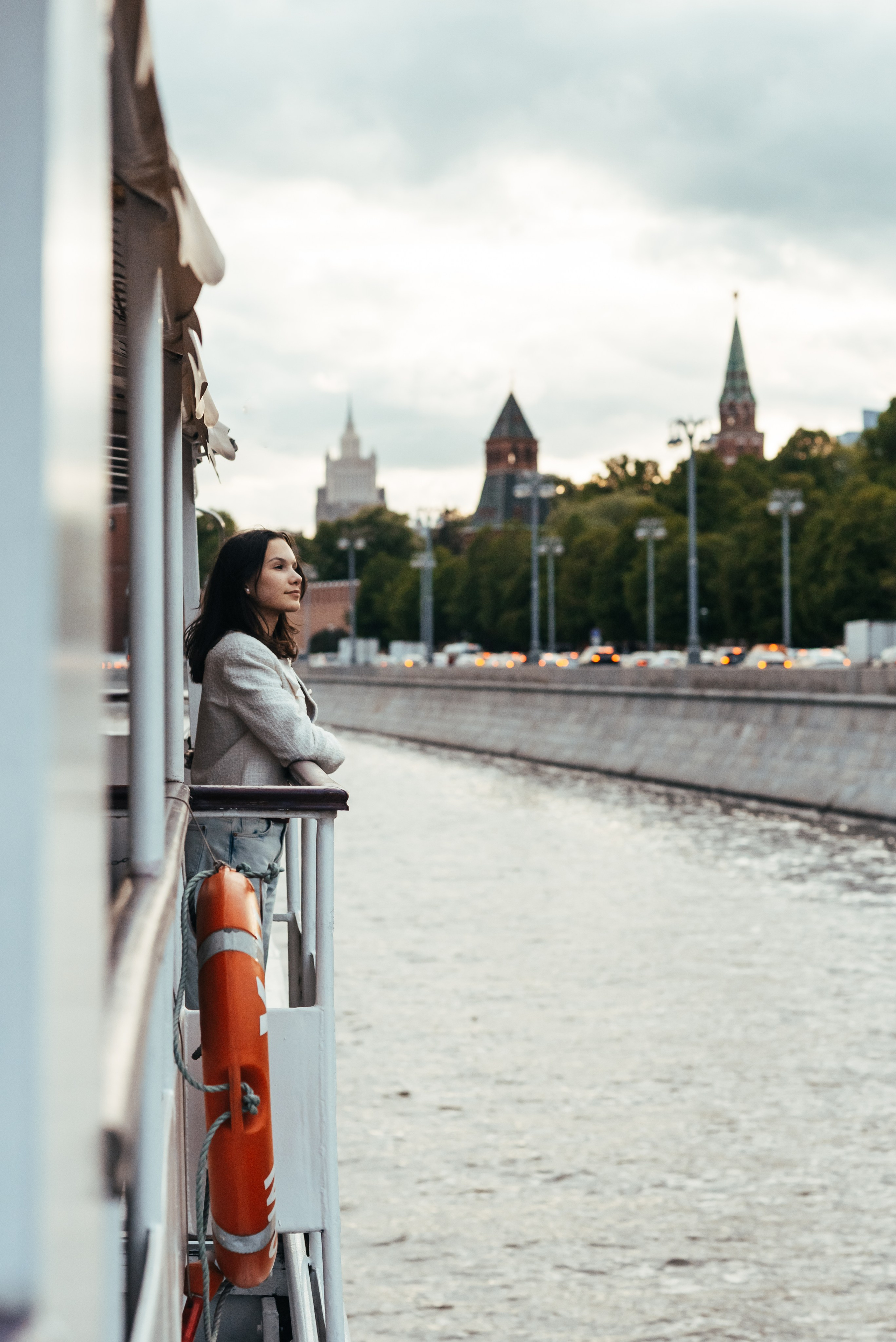 Последний звонок. Анастасия Петрович фотограф, фотокорреспондент в Москве и Санкт-Петербурге. Фотосъёмка репортажа, мероприятия, корпоративная съёмка, контент