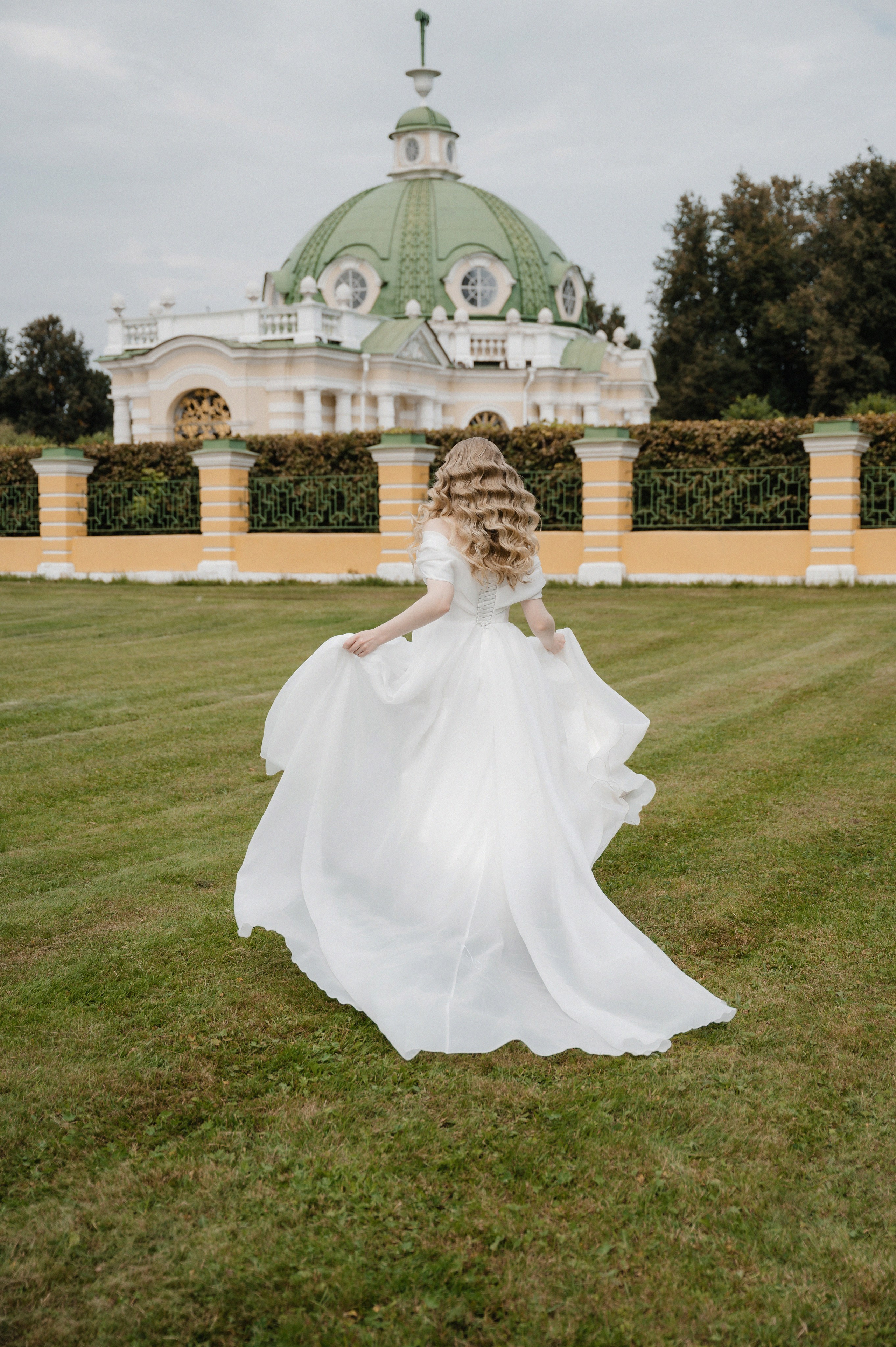 Илья и Ольга.Кусково. Свадебный фотограф Раменское-Москва