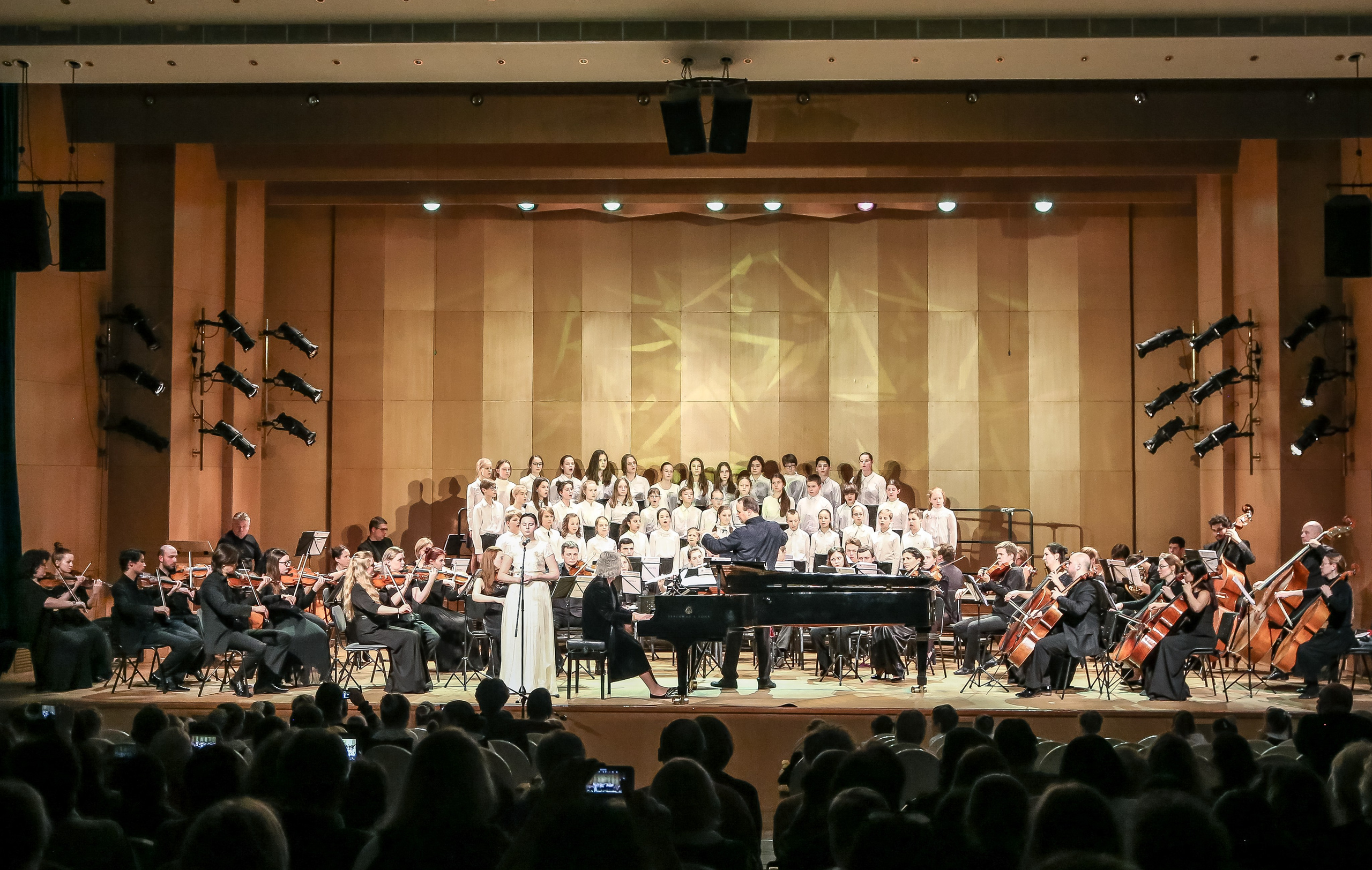 Юбилей Бетховенской школы. Дарья Письменюк / Darya Leitstern — фотограф, музыкант, журналист, путешественник