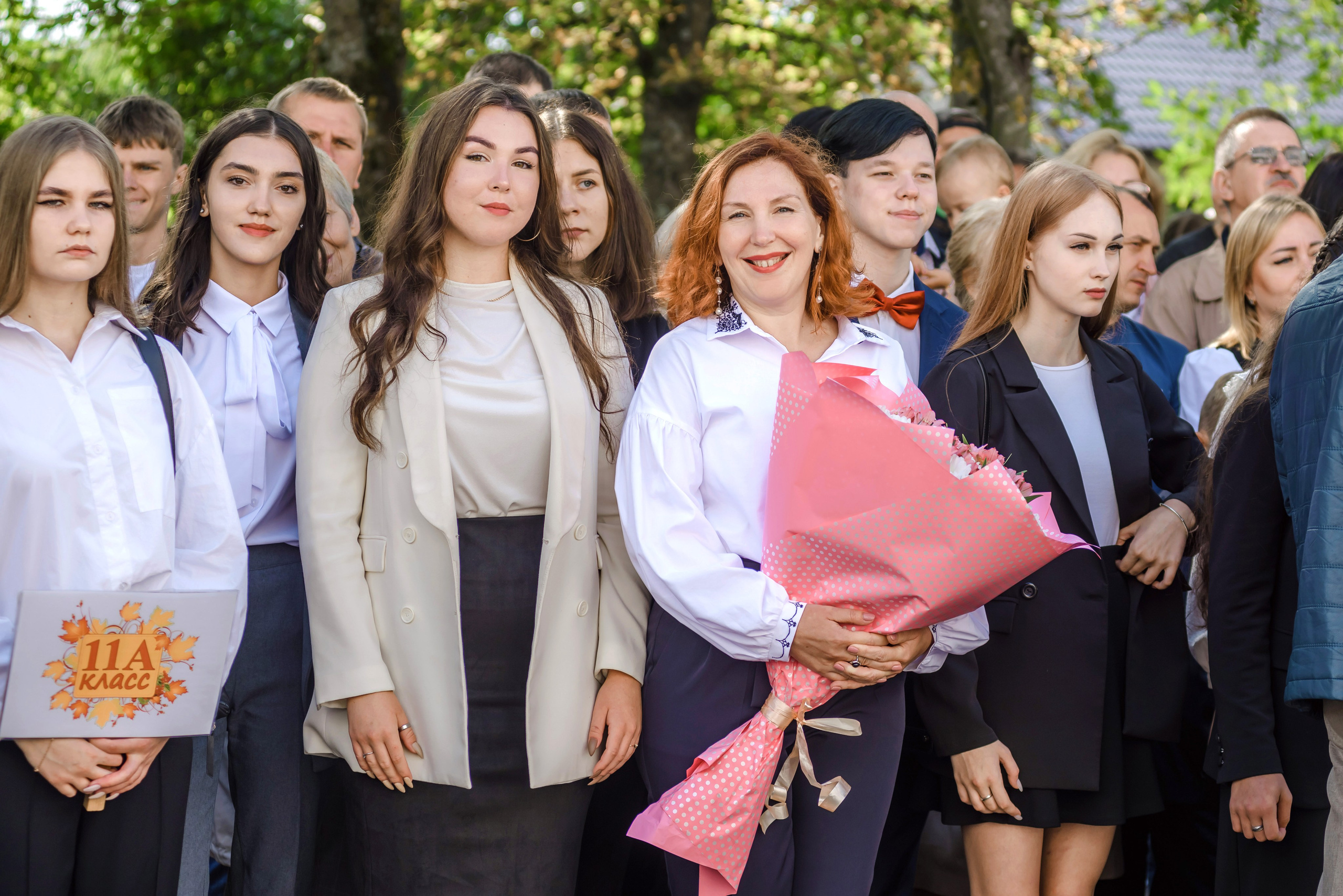 Линейка 11-е классы 2023. Фотограф Галина Лисанова, г. Брянск