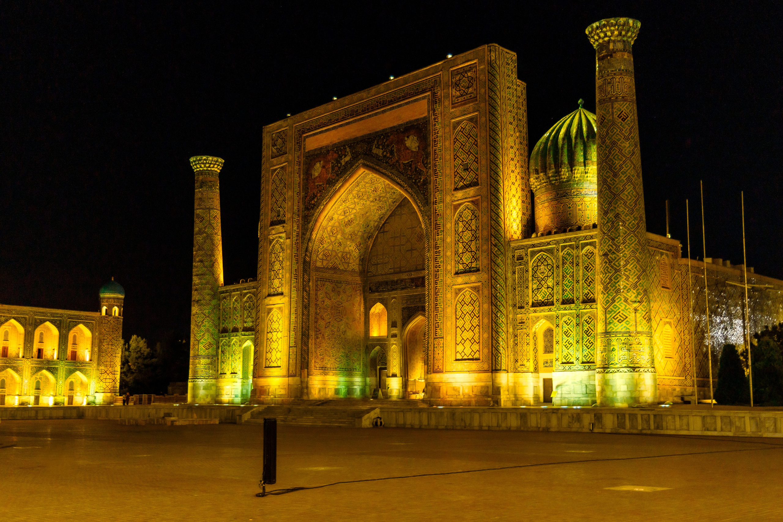 Регистан ночью