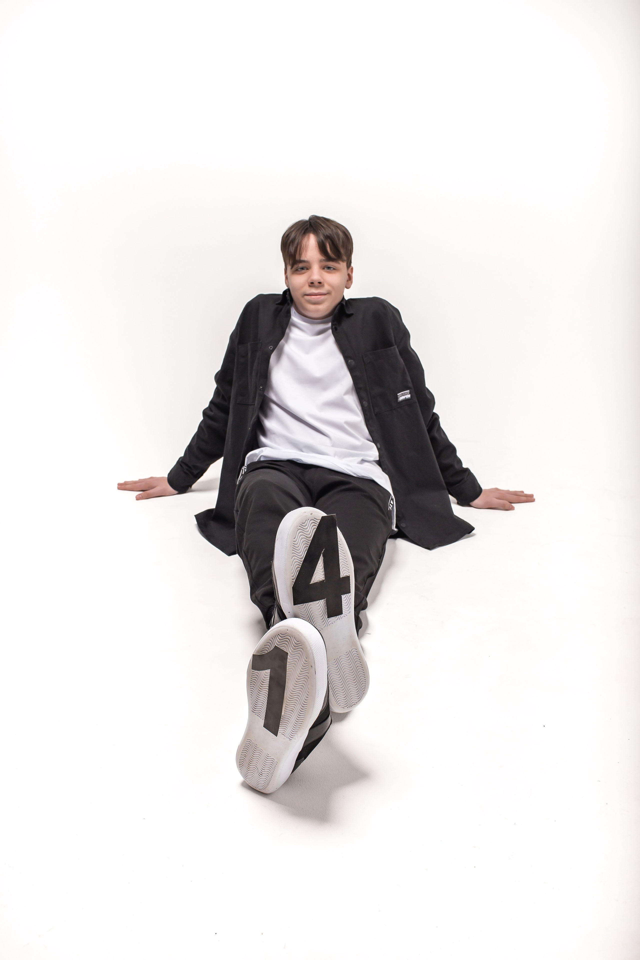 День рождение от 4 до 18 лет (на белом фоне). Детский семейный фотограф на первый годик город Новосибирск Дымова Светлана пакеты всё включено 1-3 года