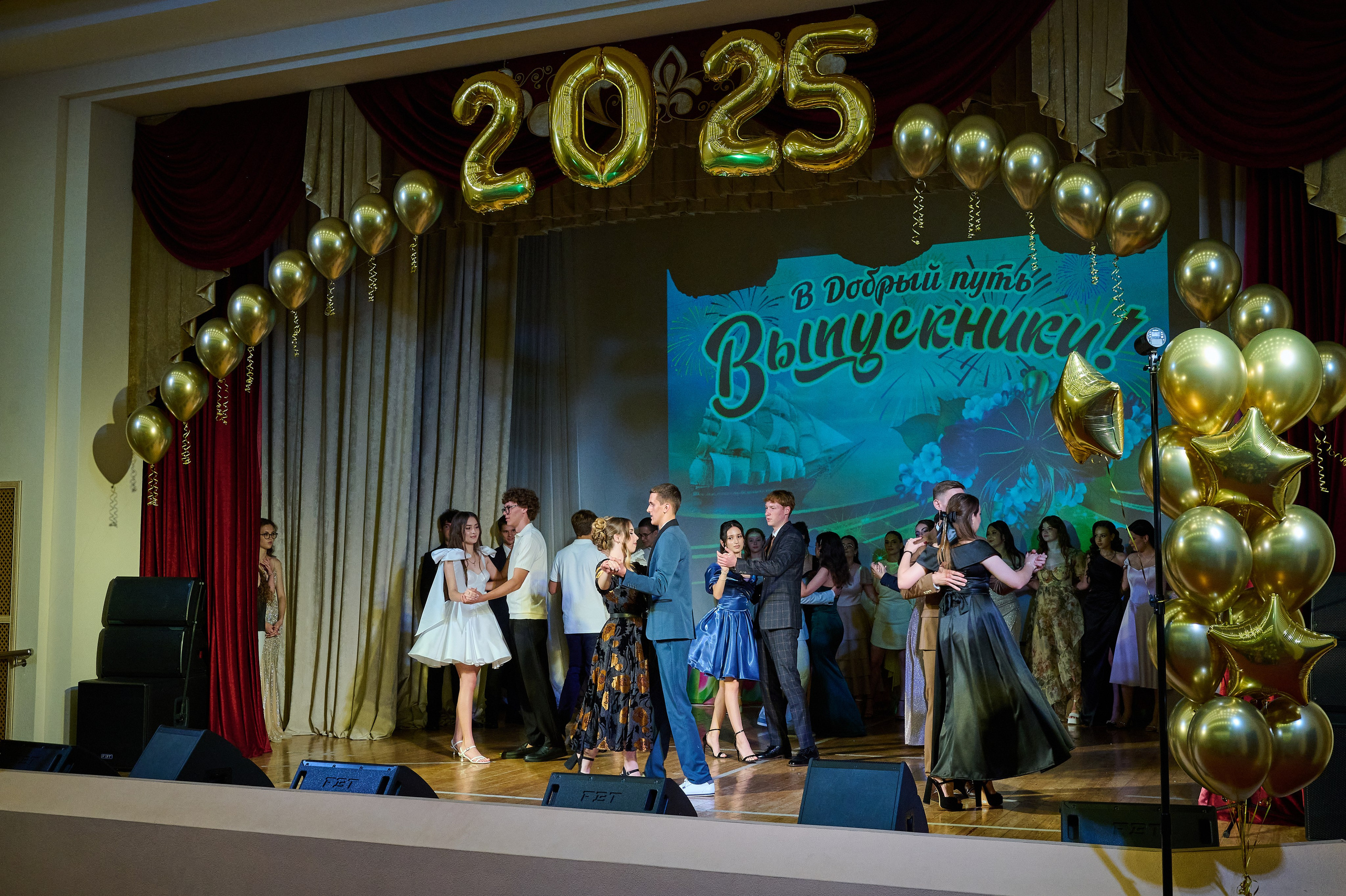 Вручение 11 классы. Жизнь курорта Кабардинка в фотографиях