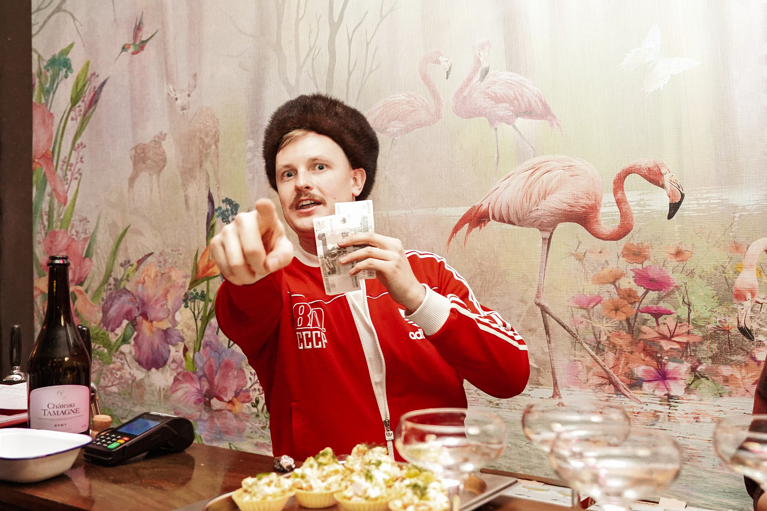 Бильярдная. ОЧЕНЬ ПЛОХОЙ ФОТОГРАФ