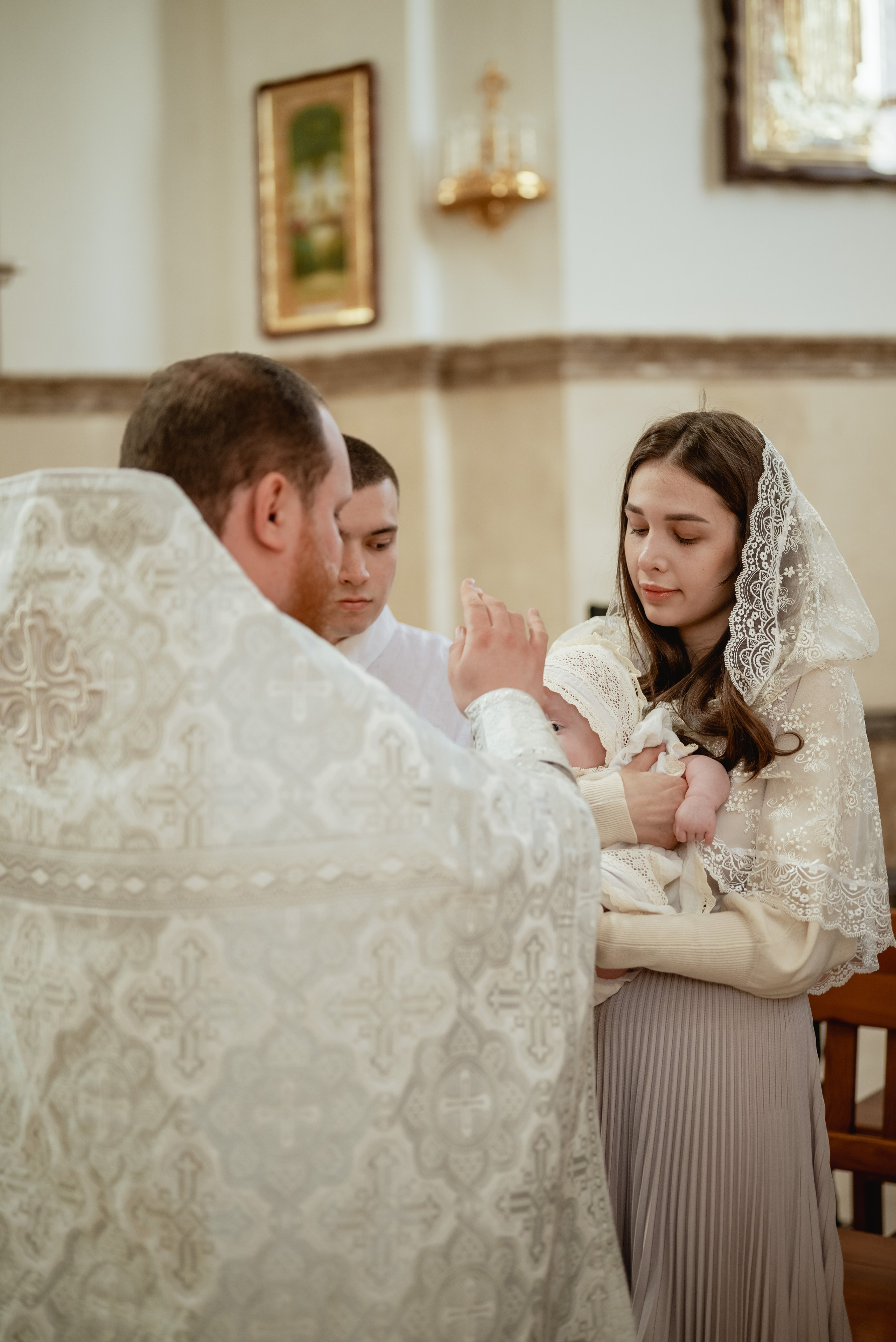 Крещение в храме Петра и Февронии. Юлия Басня семейный и свадебный фотограф в Донецке