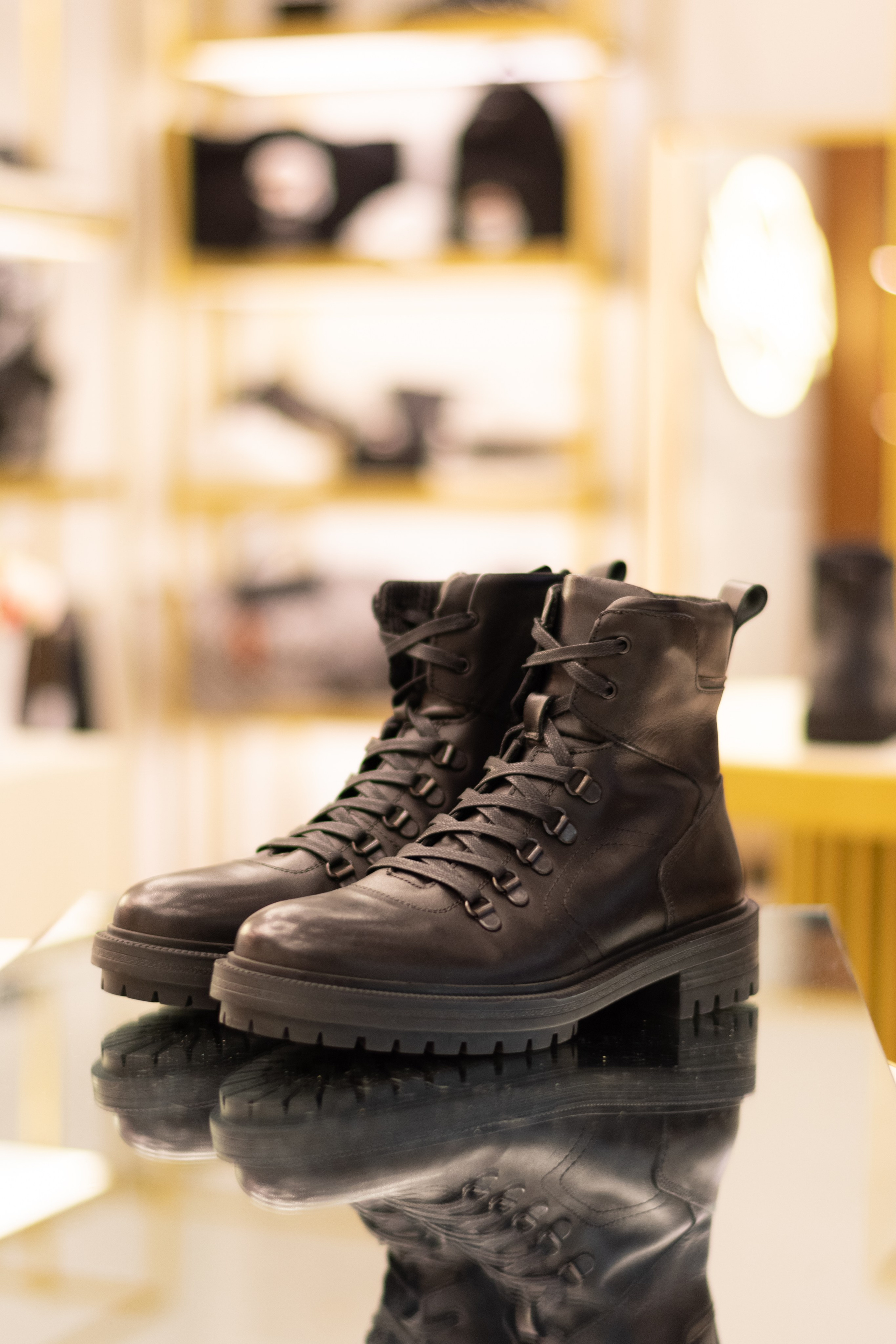 Для организаций. Предметная фотосессия для обувного магазина Capsula. Фотограф/видеограф Богдан Голованов