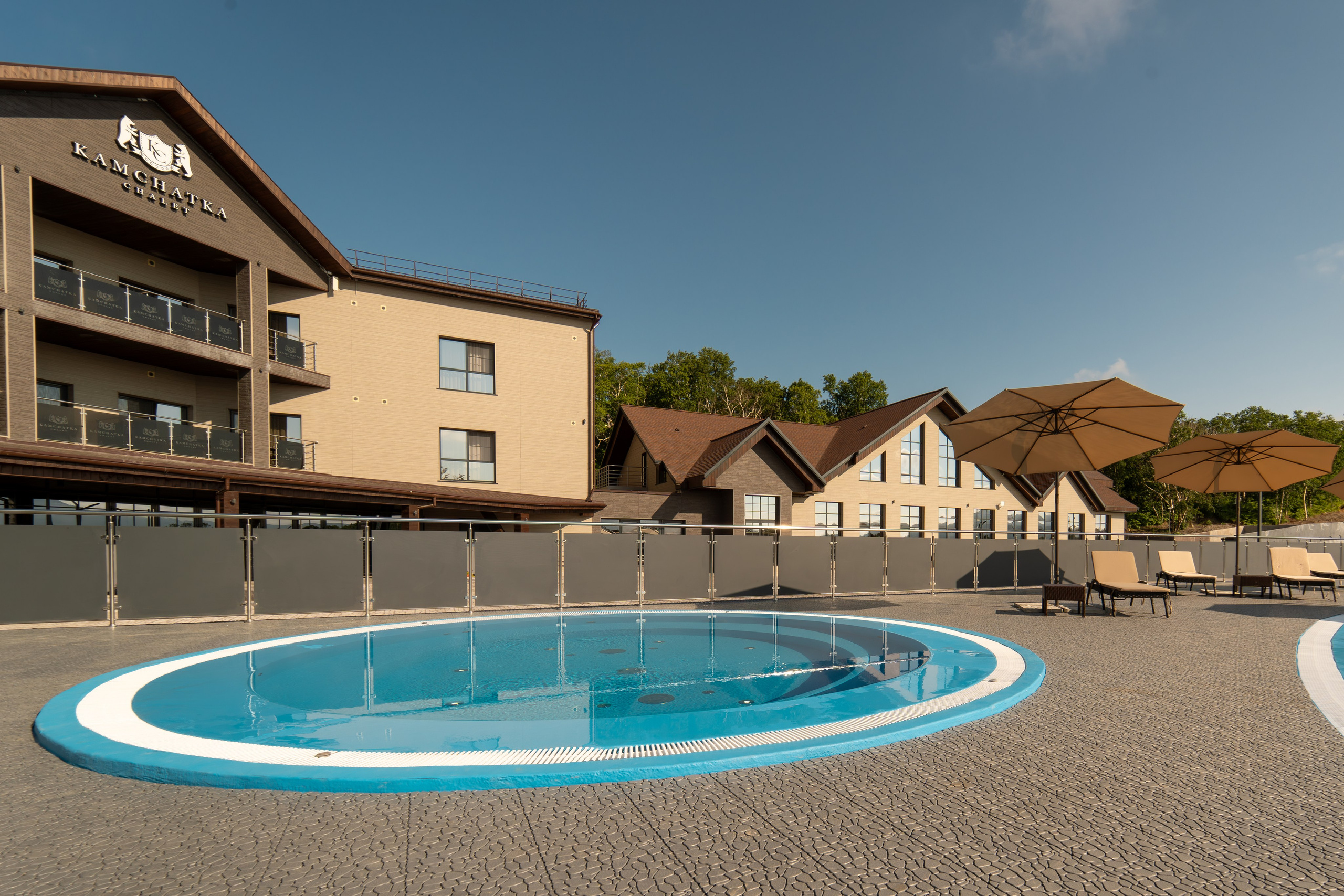 Экстерьер Kamchatka Chalet. Репортажный фотограф в Красной Поляне и Сочи Павлюченко Екатерина