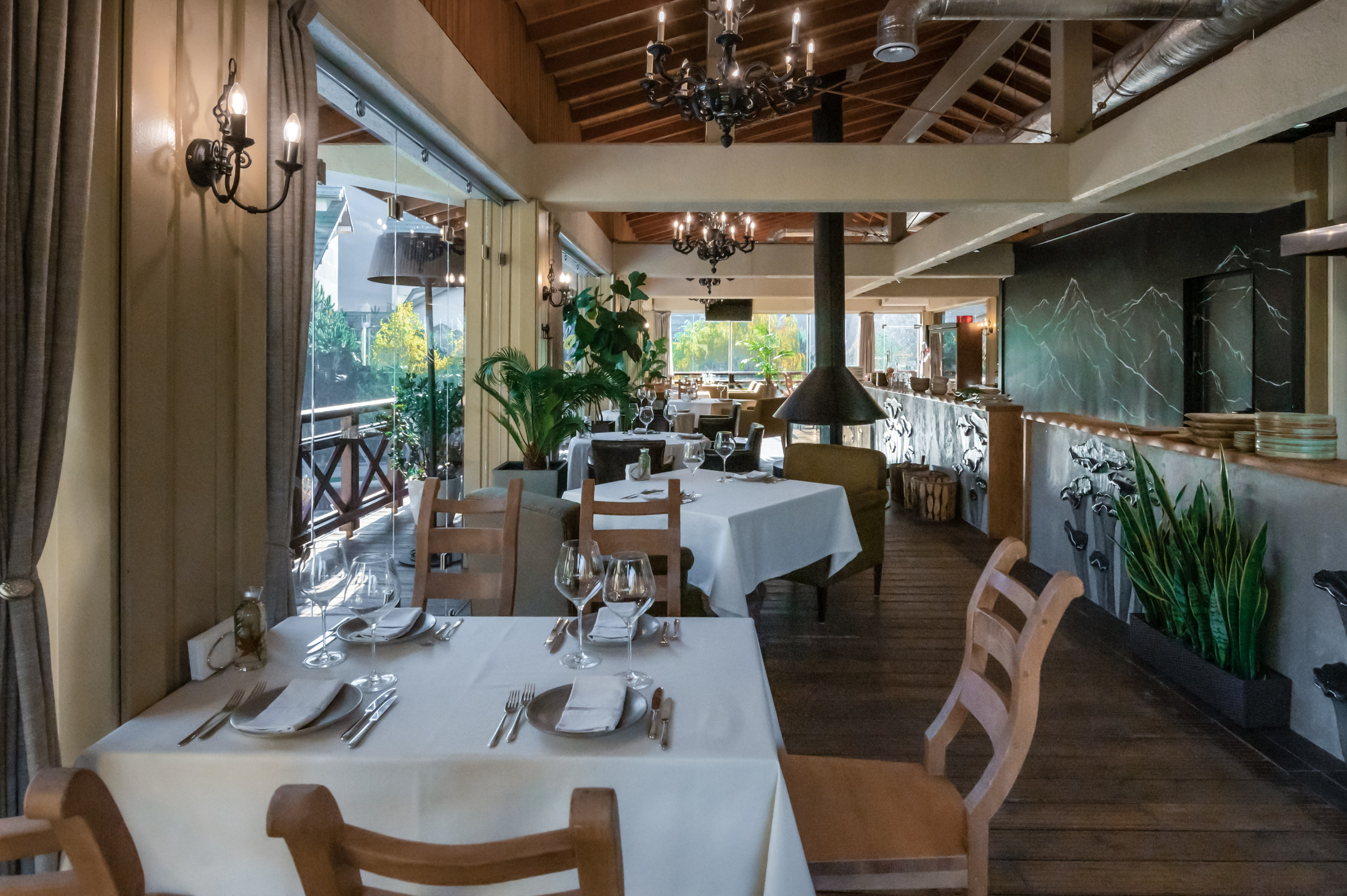 Ресторан «Черная Лисичка» на курорте Газпром Поляна. Репортажный фотограф в Красной Поляне и Сочи Павлюченко Екатерина