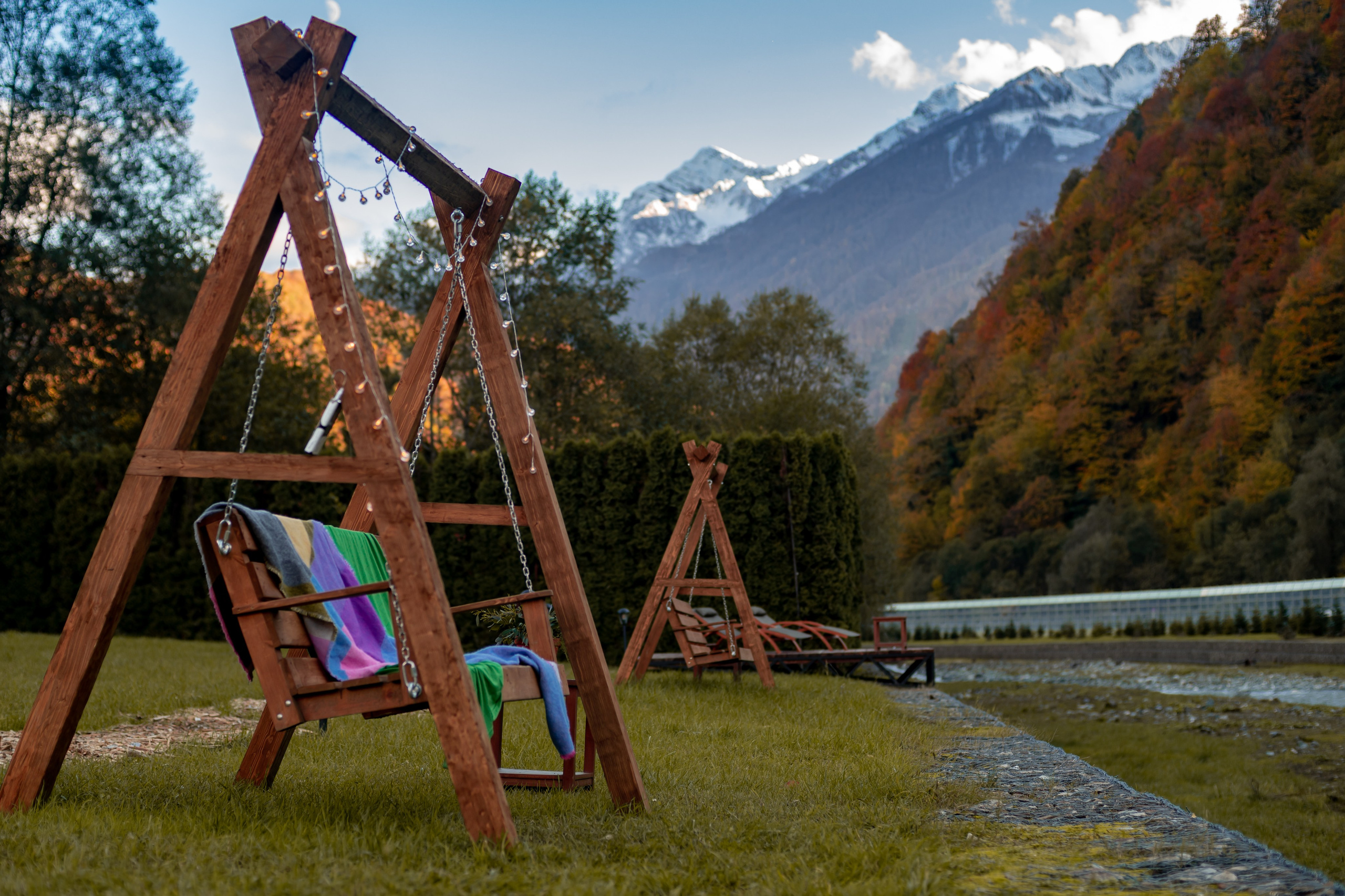 Контент съемка места для отдыха на курорте Газпром Поляна «Мзымта Пляж». Репортажный фотограф в Красной Поляне и Сочи Павлюченко Екатерина