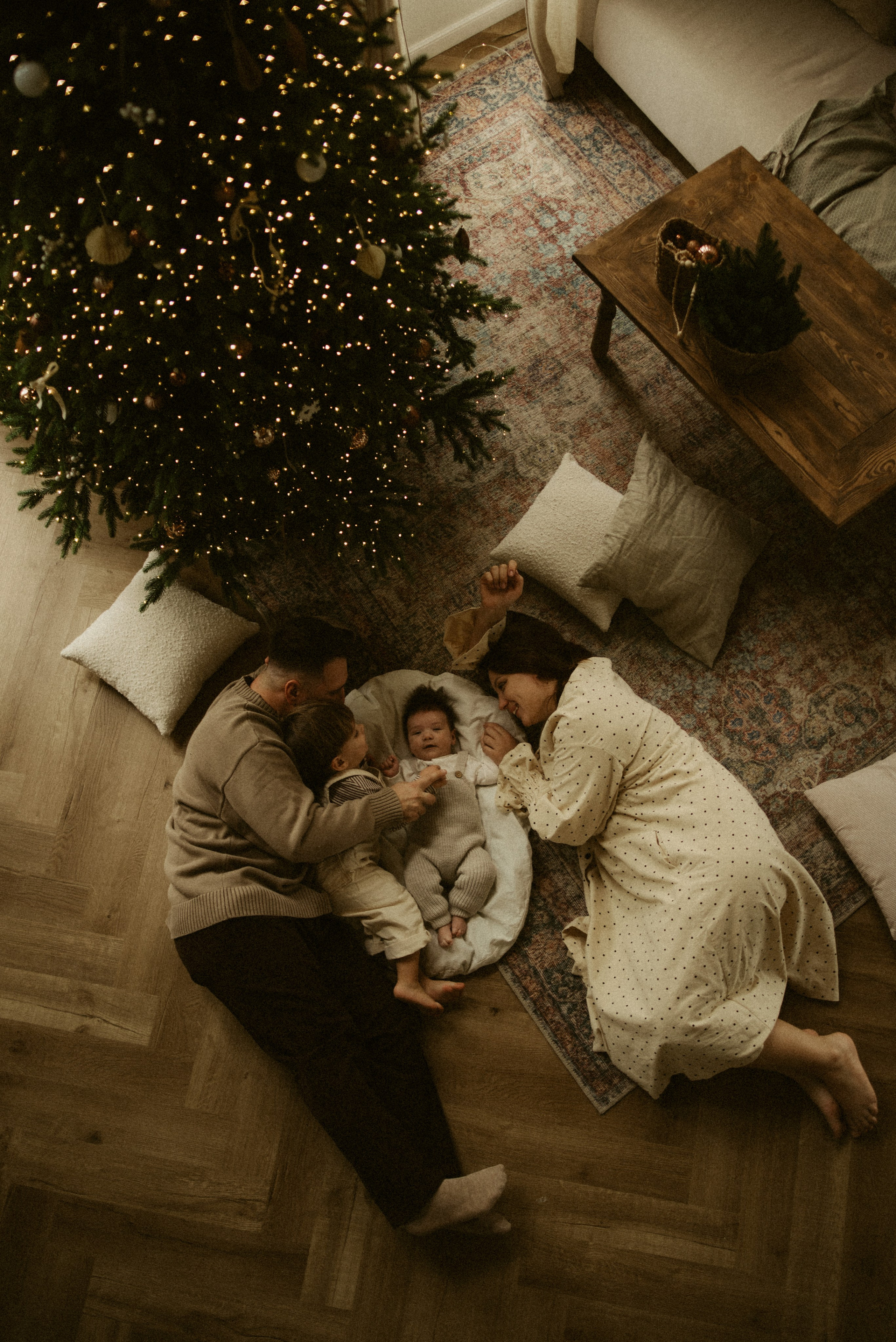 Семейная новогодняя фотосессия дома. Семейный фотограф в Краснодаре