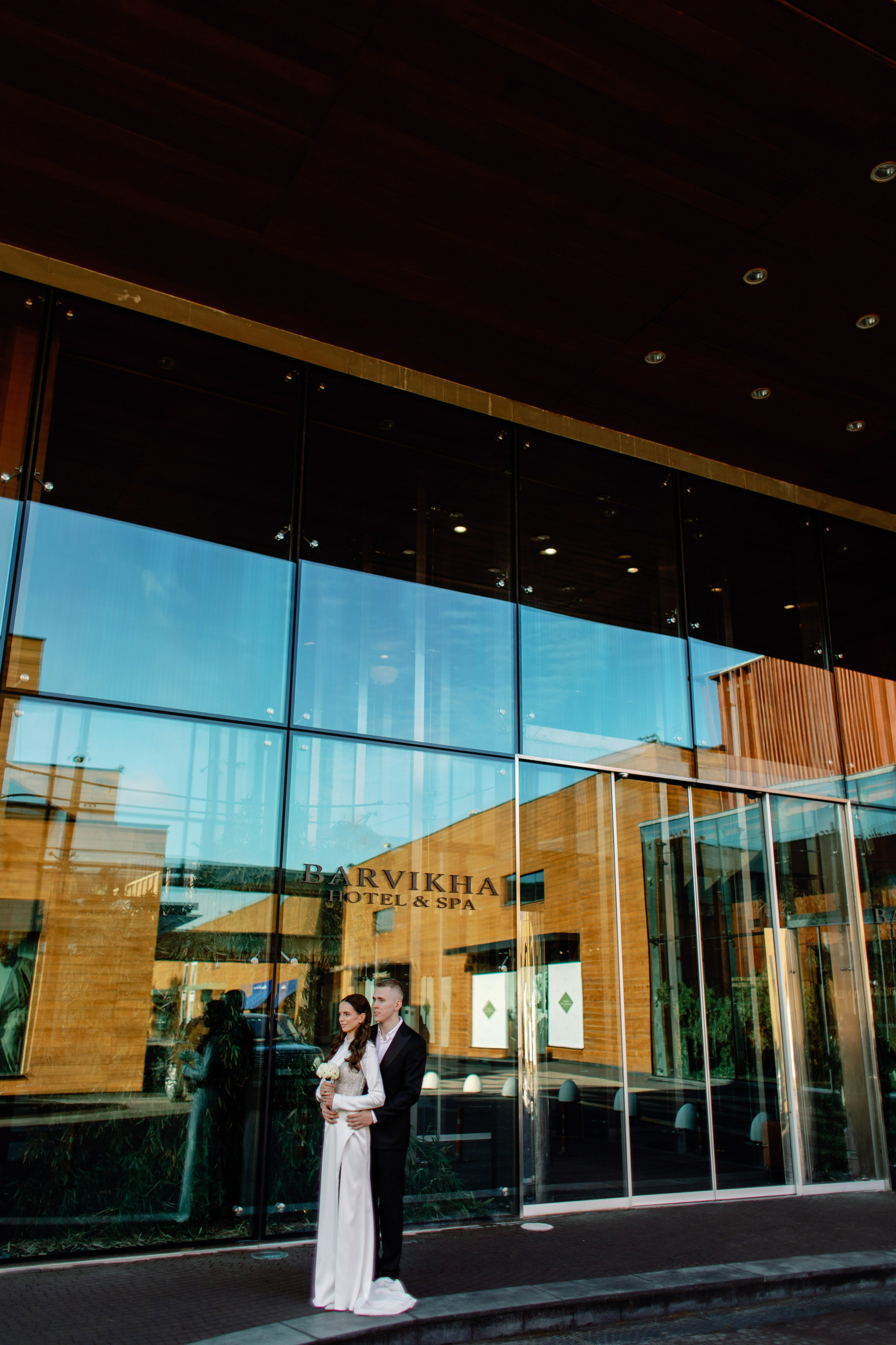 Свадьба для двоих в Москве, фотосессия на крыше, сборы, прогулка в Barvikha Luxury Village