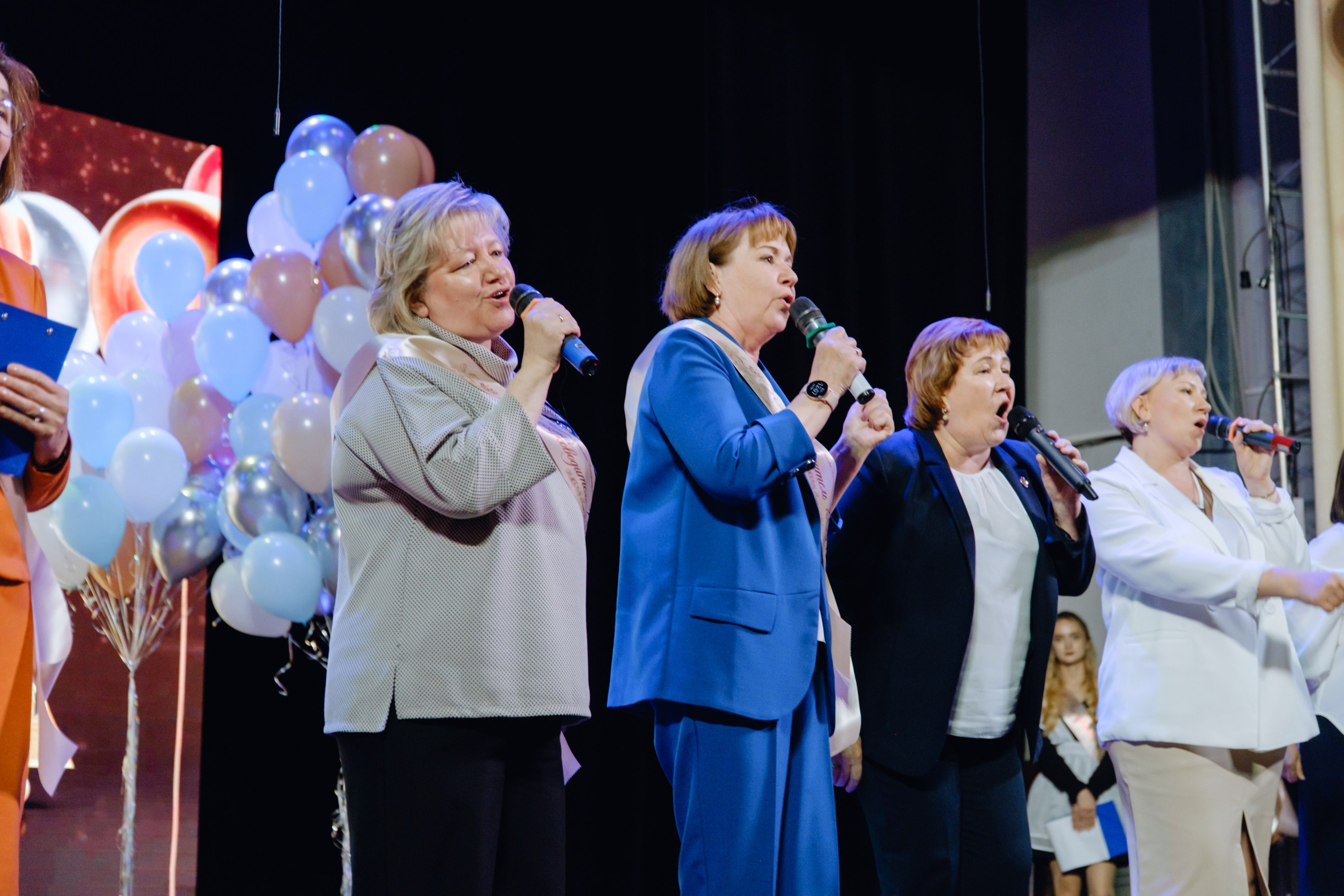 Последний звонок 11 класс. Фотограф Софья Володкина