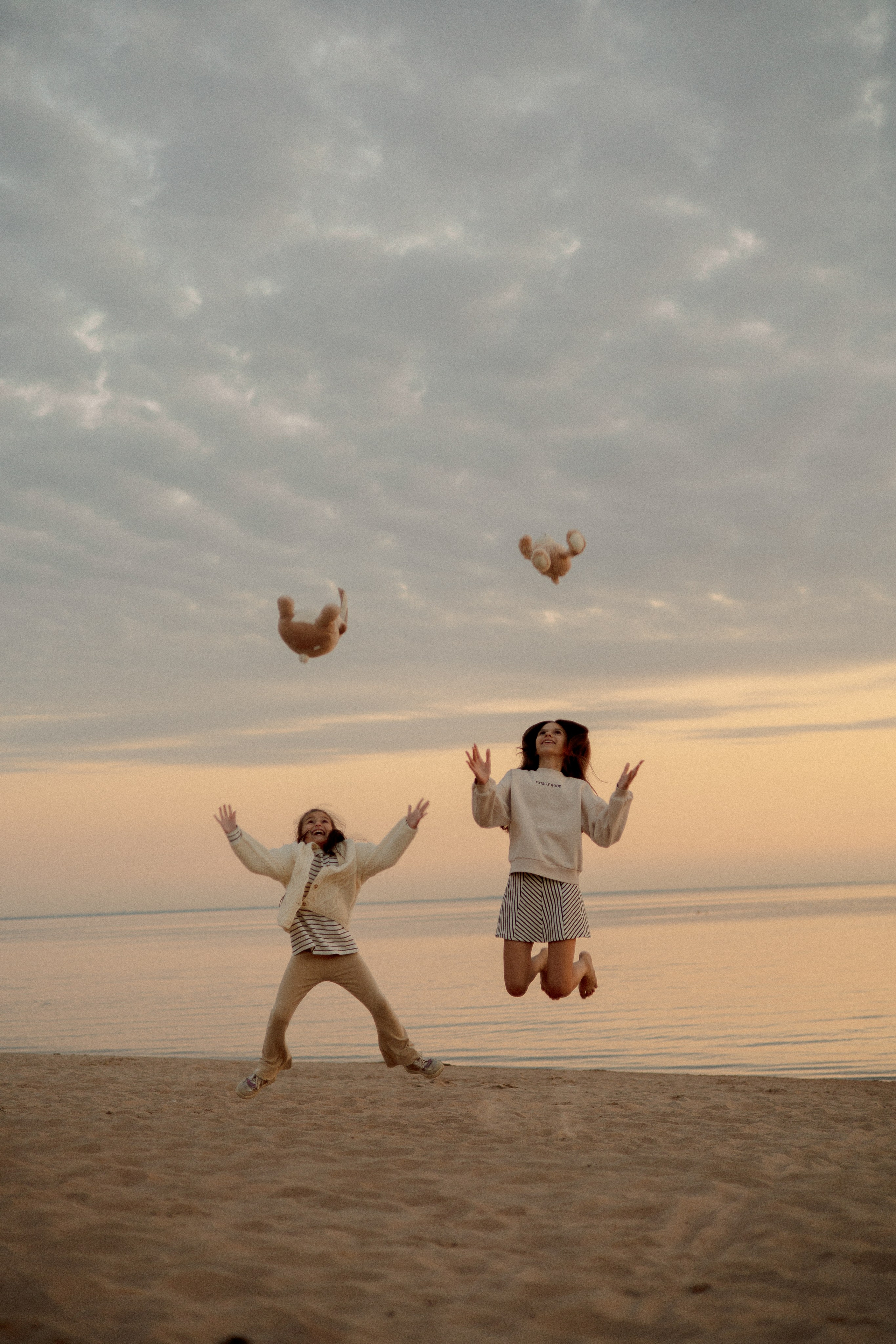 Арина, Андрей, Дарина, Настя и Ганс. Залив. Главная