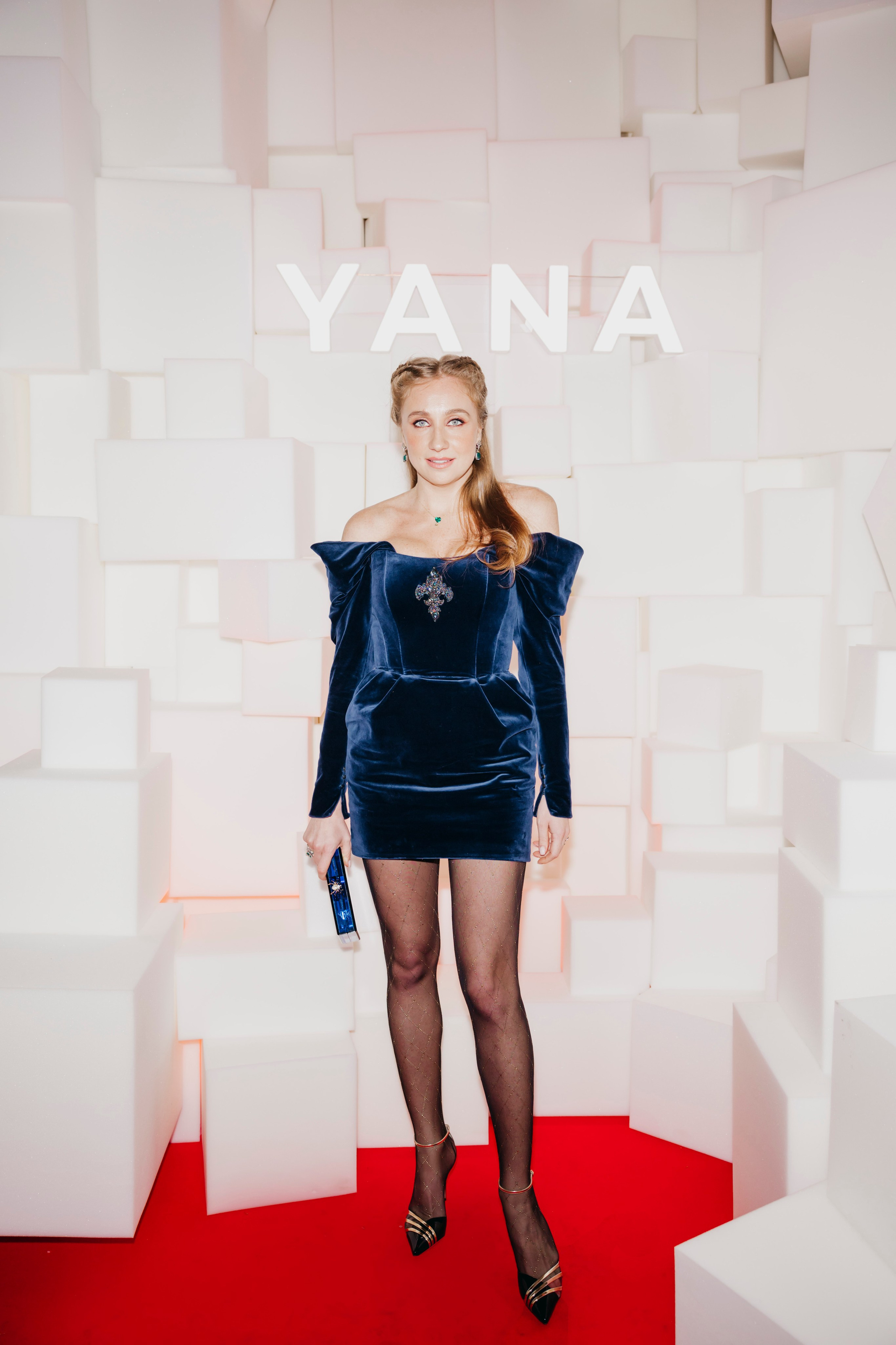 «Снежный Коктейль» от дома моды «YANA» Яны Раскаваловой. «Птичка на проводе»: информационный портал в Москве