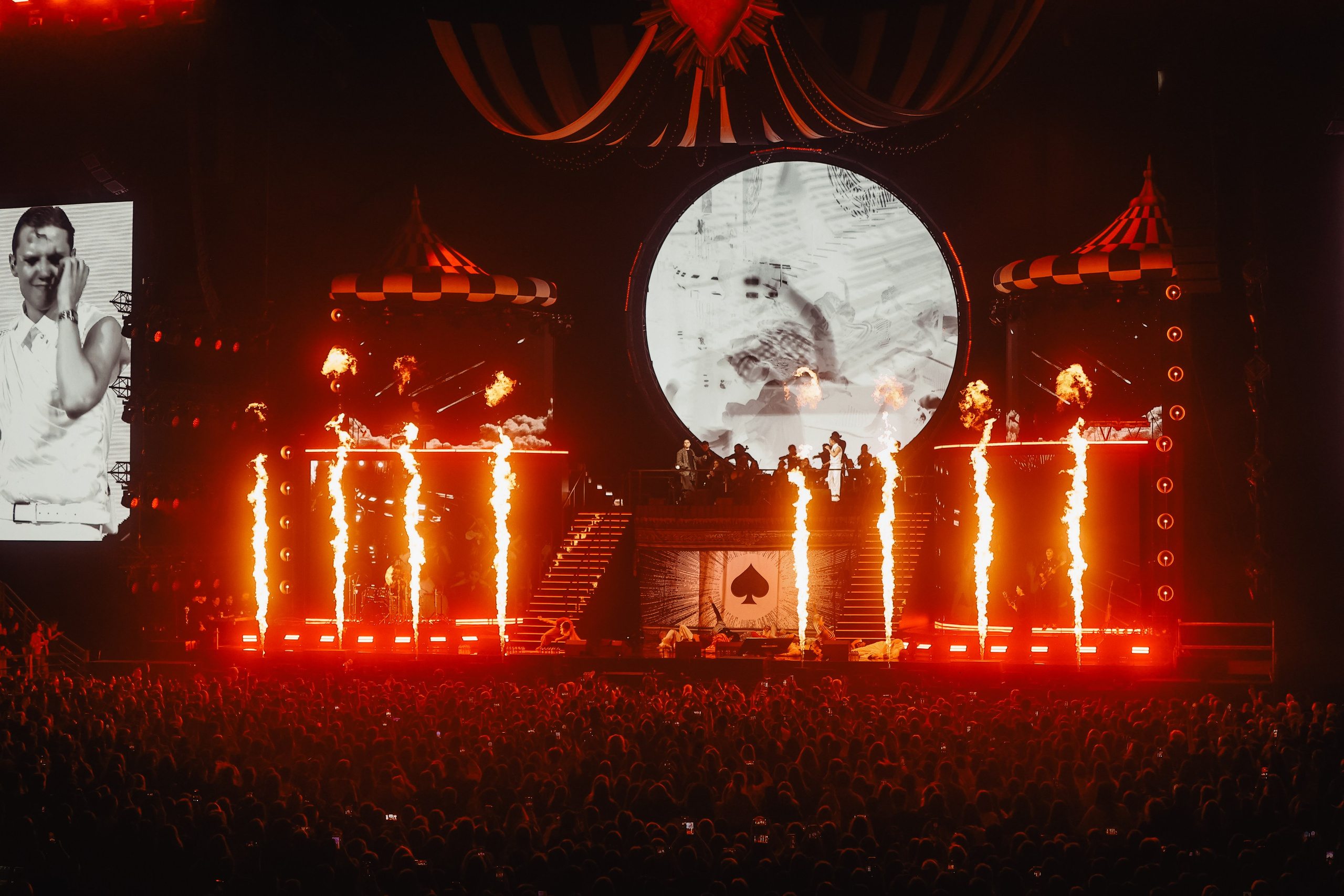 ВАНЯ ДМИТРИЕНКО