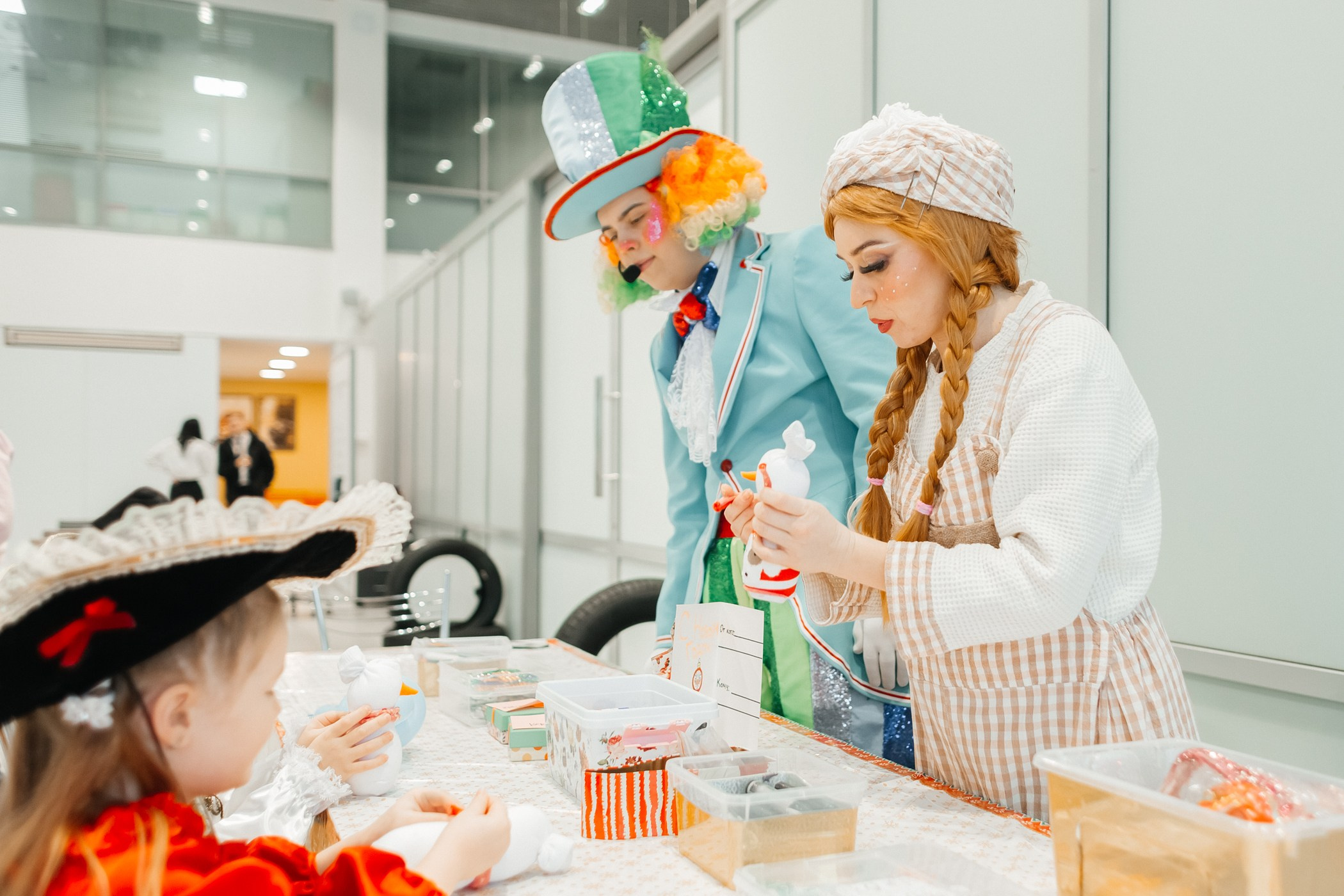 Детский мастер-класс в «Картель Авто» — «Студия чудес Алиса». Фотограф Кемерово | Сергей