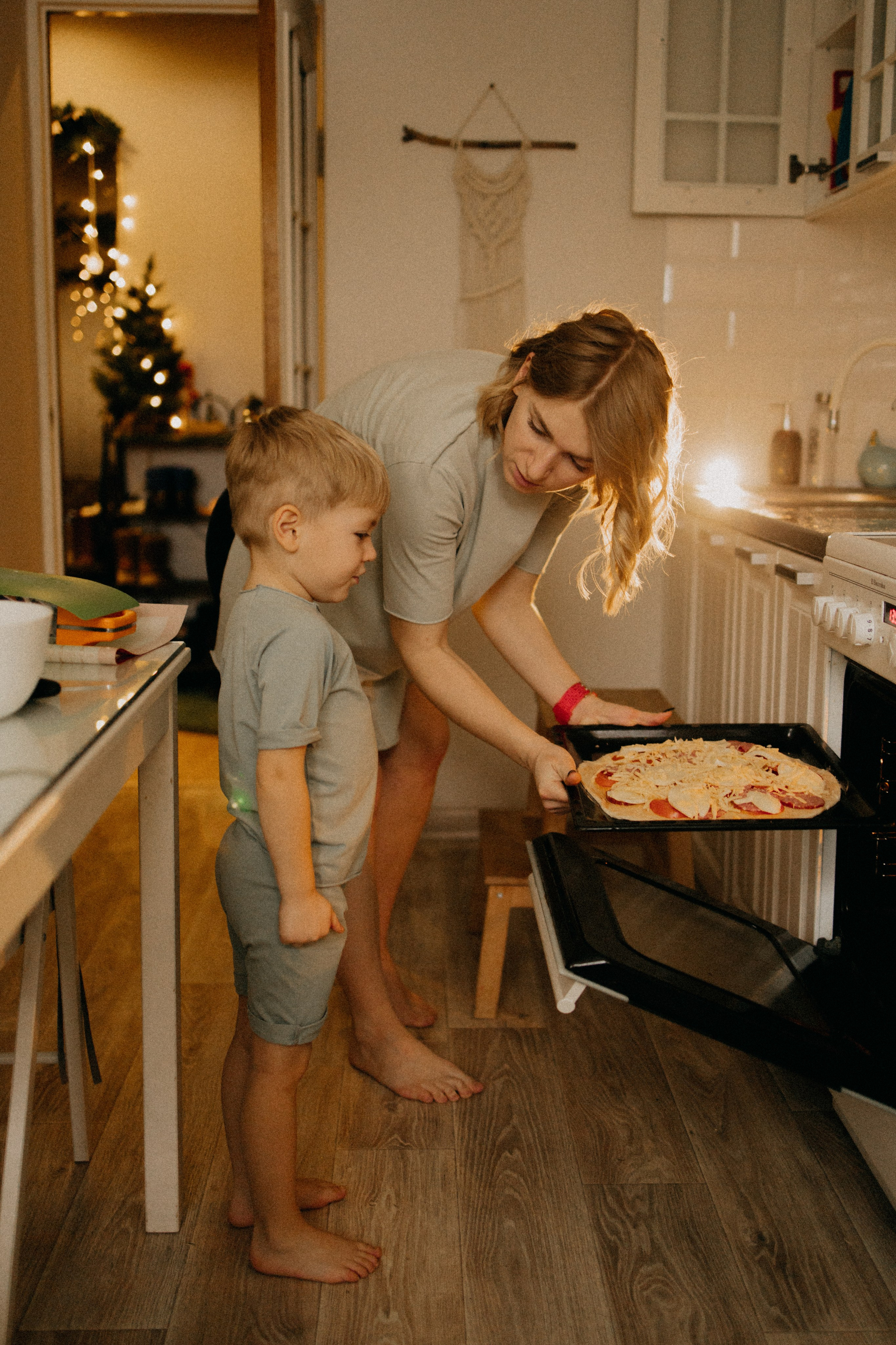 Пицца. Женя. Огоньки. Фотограф Настя Леонова