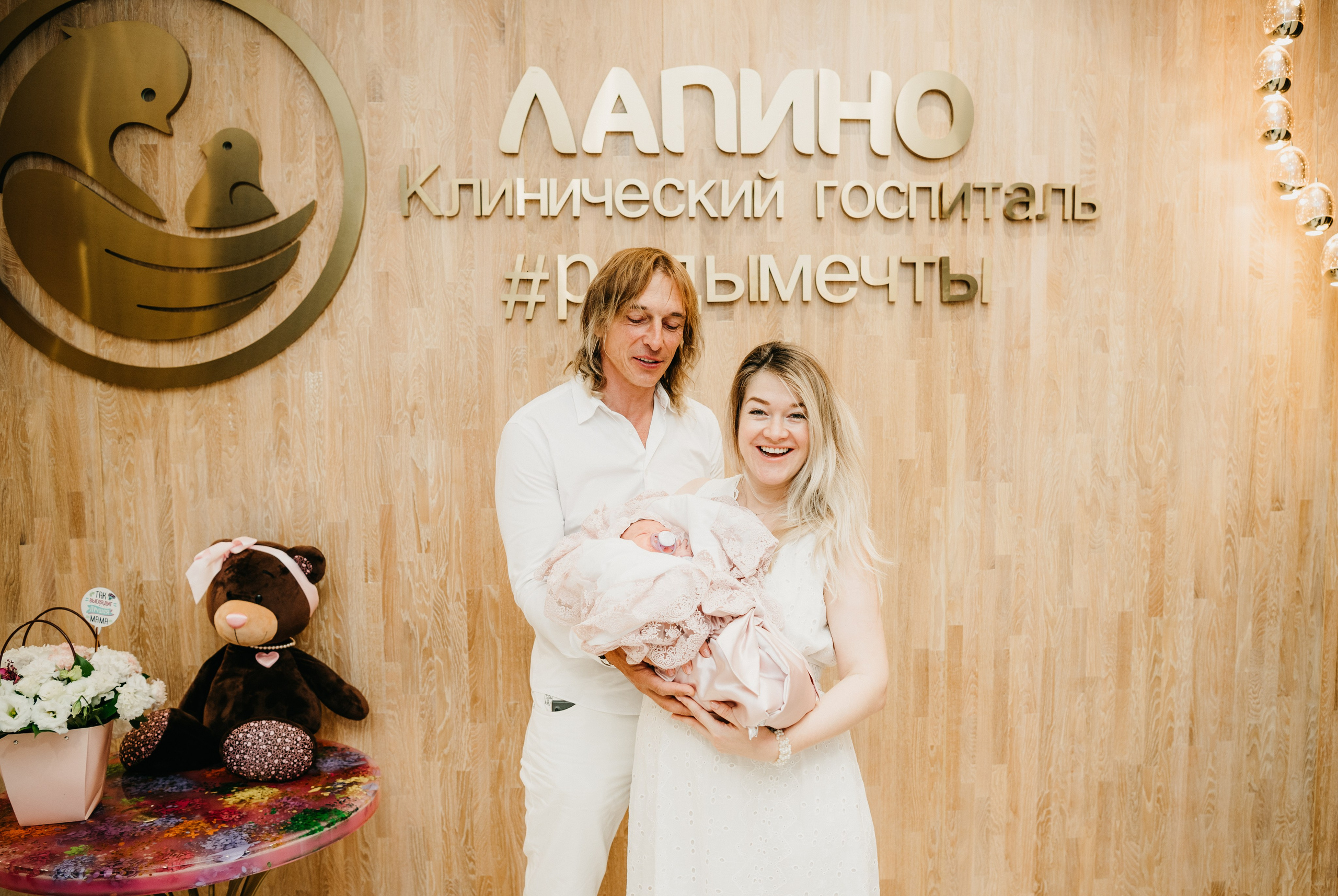 Выписка Полины в Лапино. Фотограф на выписку из роддома в Москве и МО