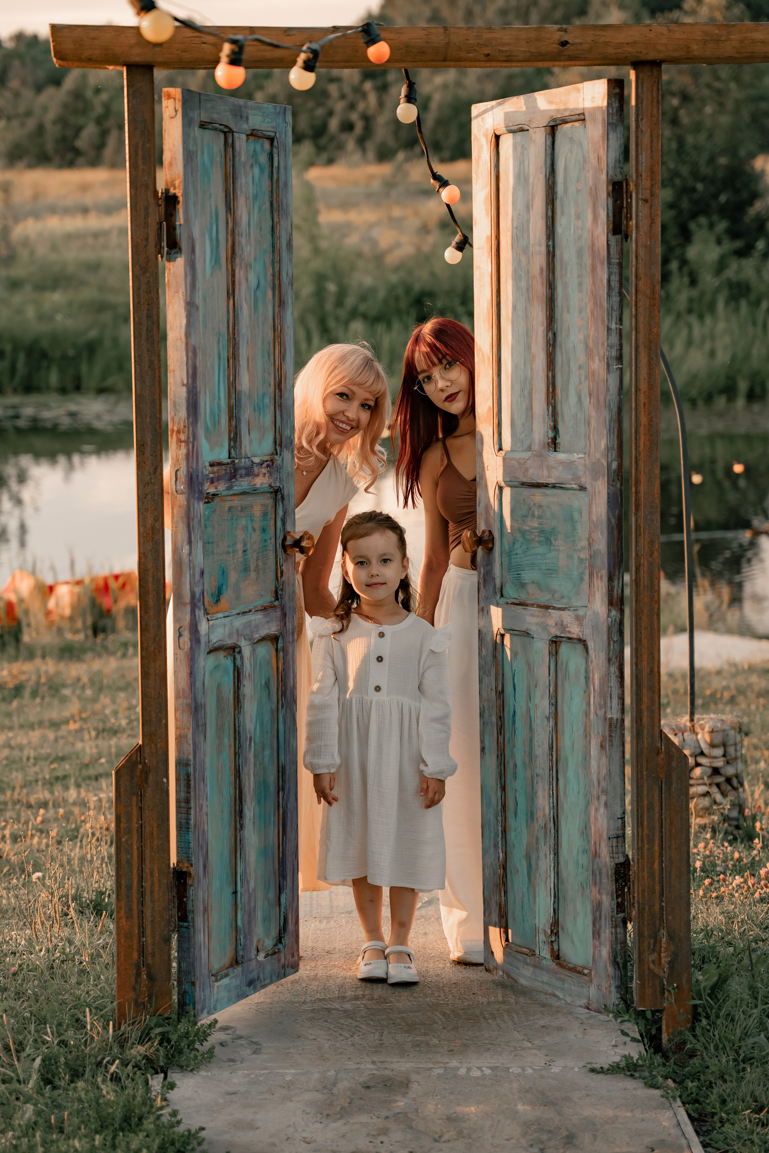 Семья закат улыбки смех