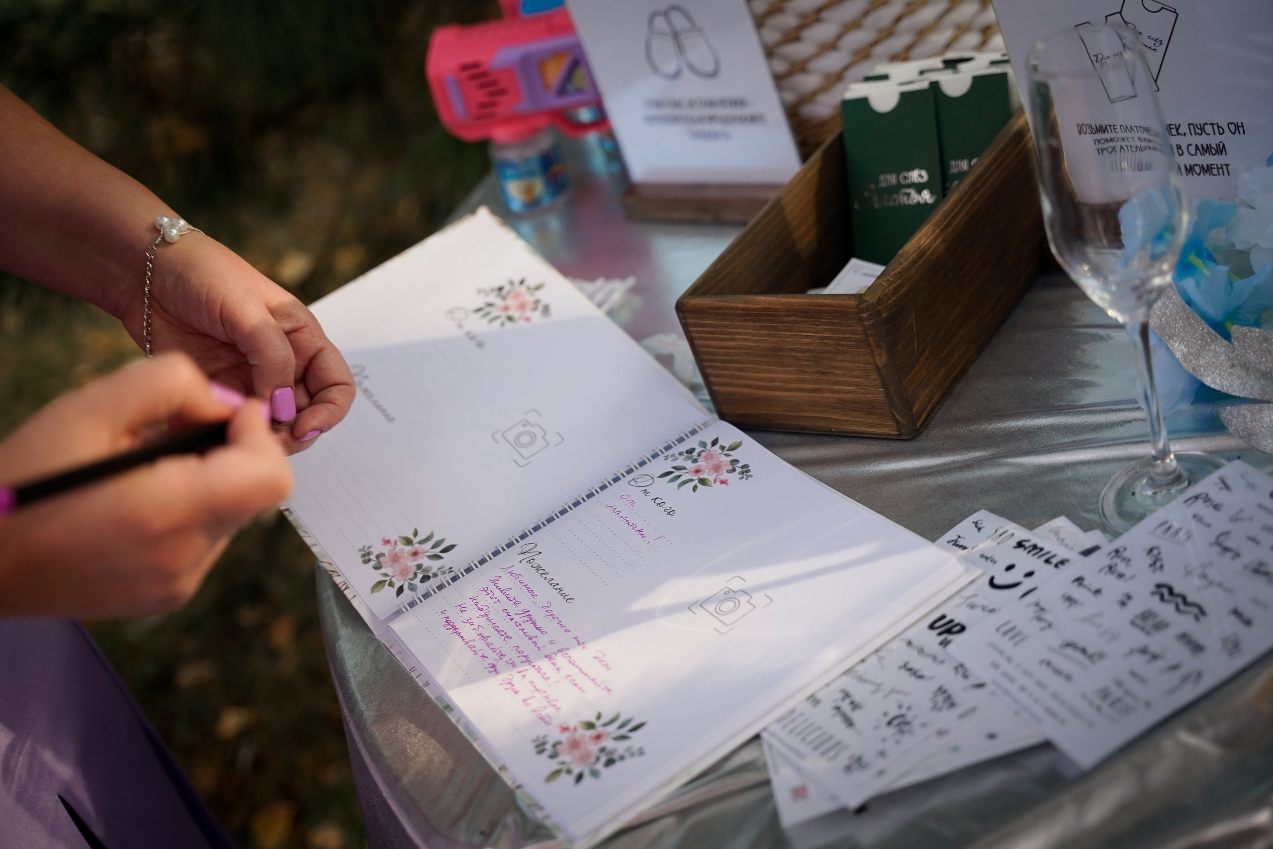 Свадебная прогулка в парке Екатеринбурга