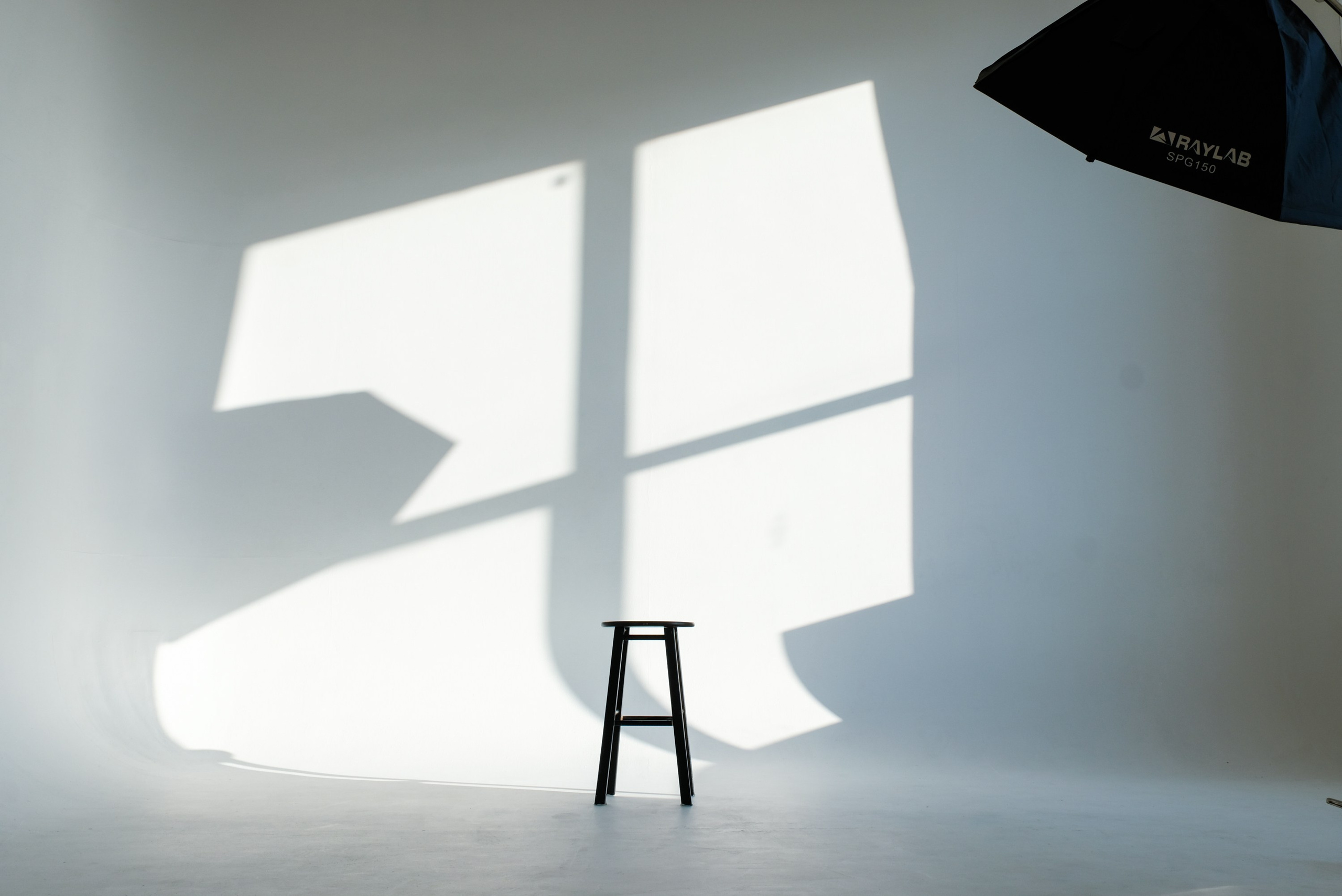 Зал White в фотостудии Точка. Профессиональная фотостудия в Санкт-Петербурге «Точка»