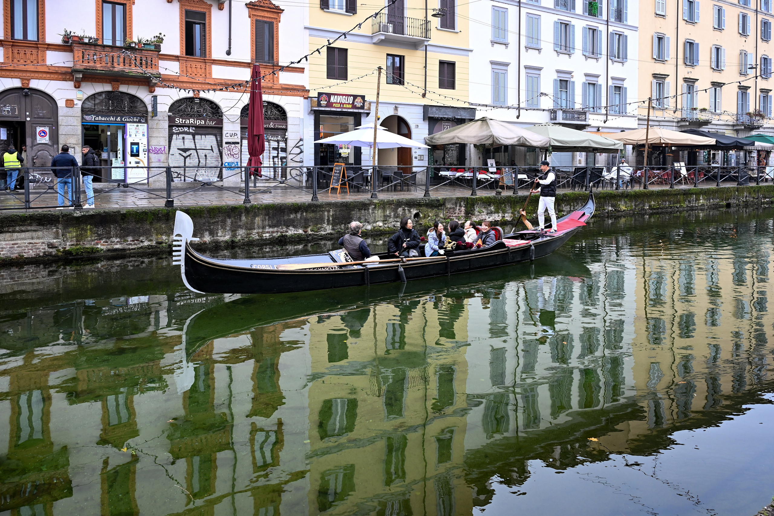 Milano: Navigli, City, Trams. Фотограф Минск