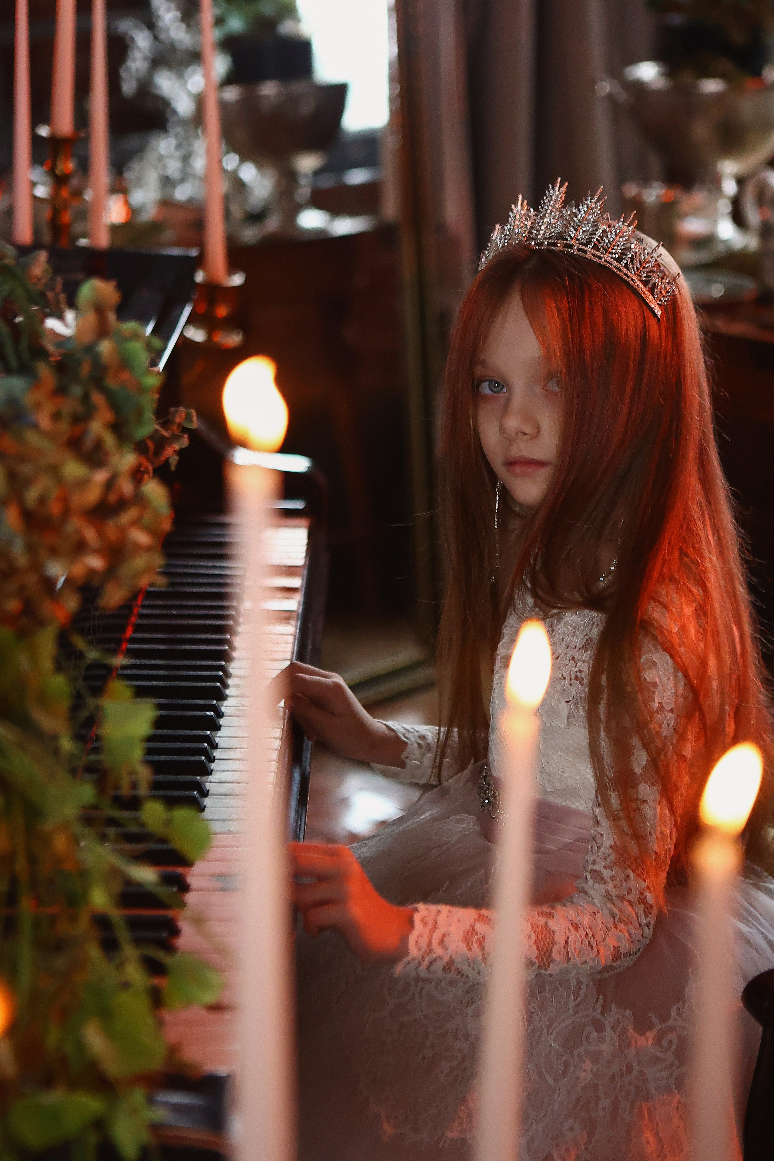 До конца августа снимаю мистическую сказку в локации МОХ. Фотограф Vivien Rocher г. Москва