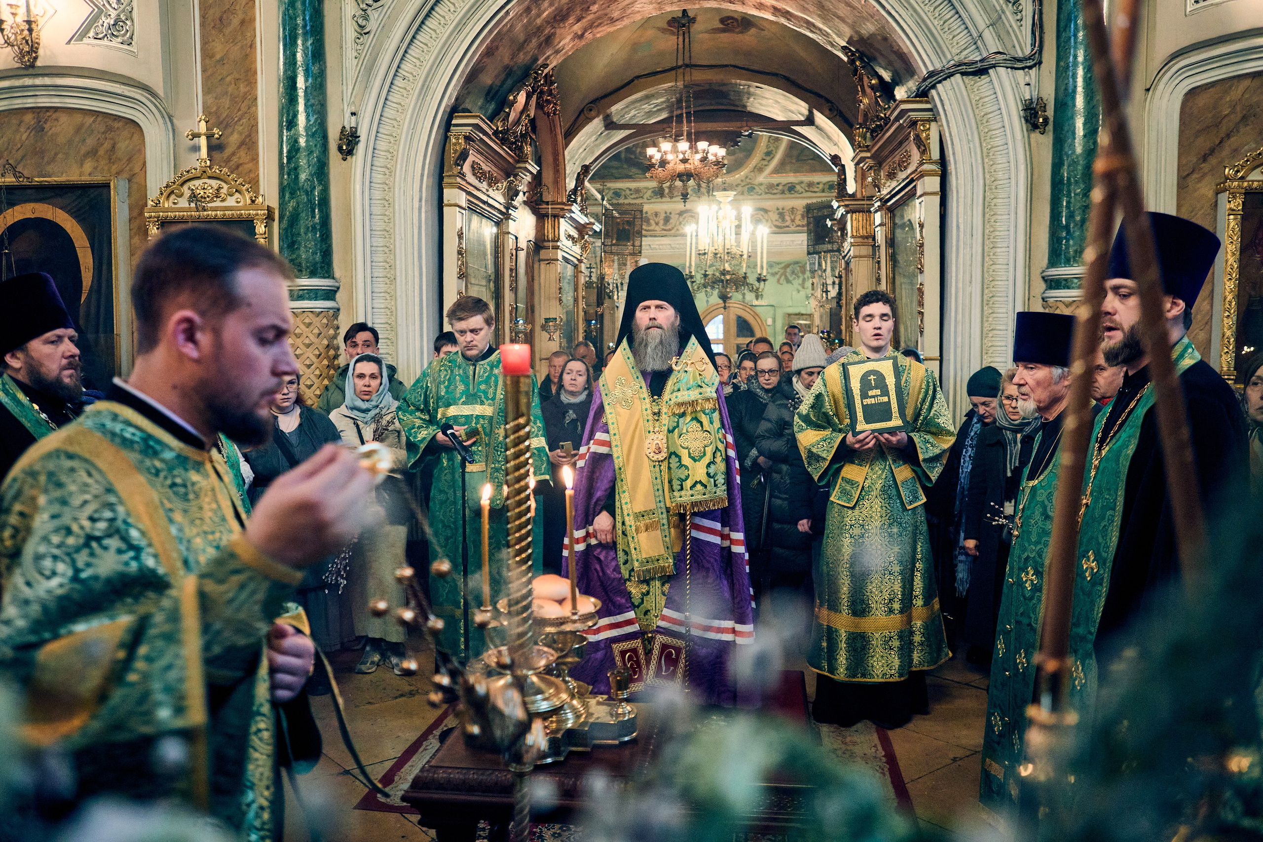 На всенощном бдении под Неделю ваий. DMITRY MOISEENKO — фотограф, художник, топ-стилист