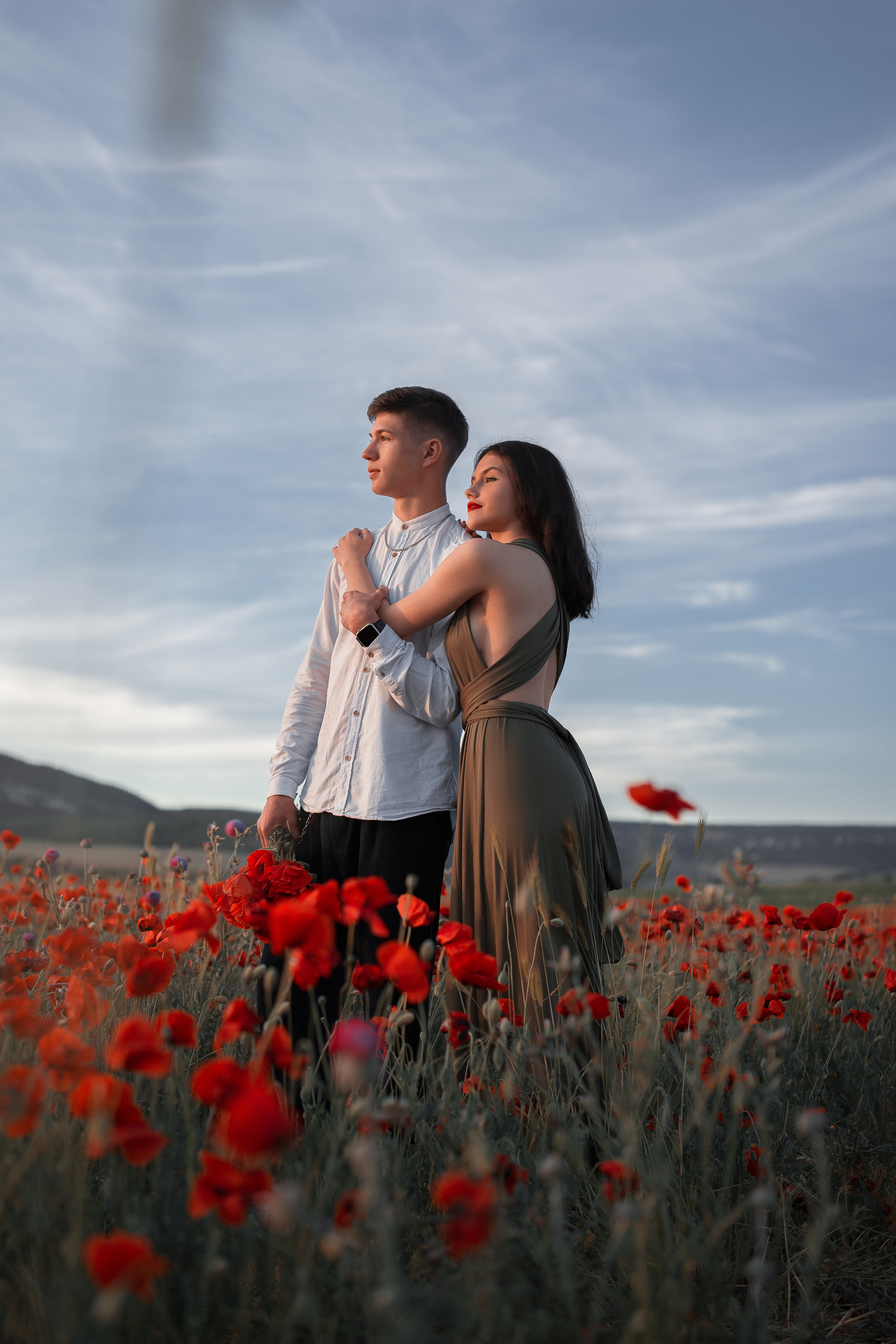 Фотосессия в маковом поле в Крыму. Ознакомиться с портфолио, уточнить условия и цены можно на сайте или по телефону, указанному в разделе "Контакты"