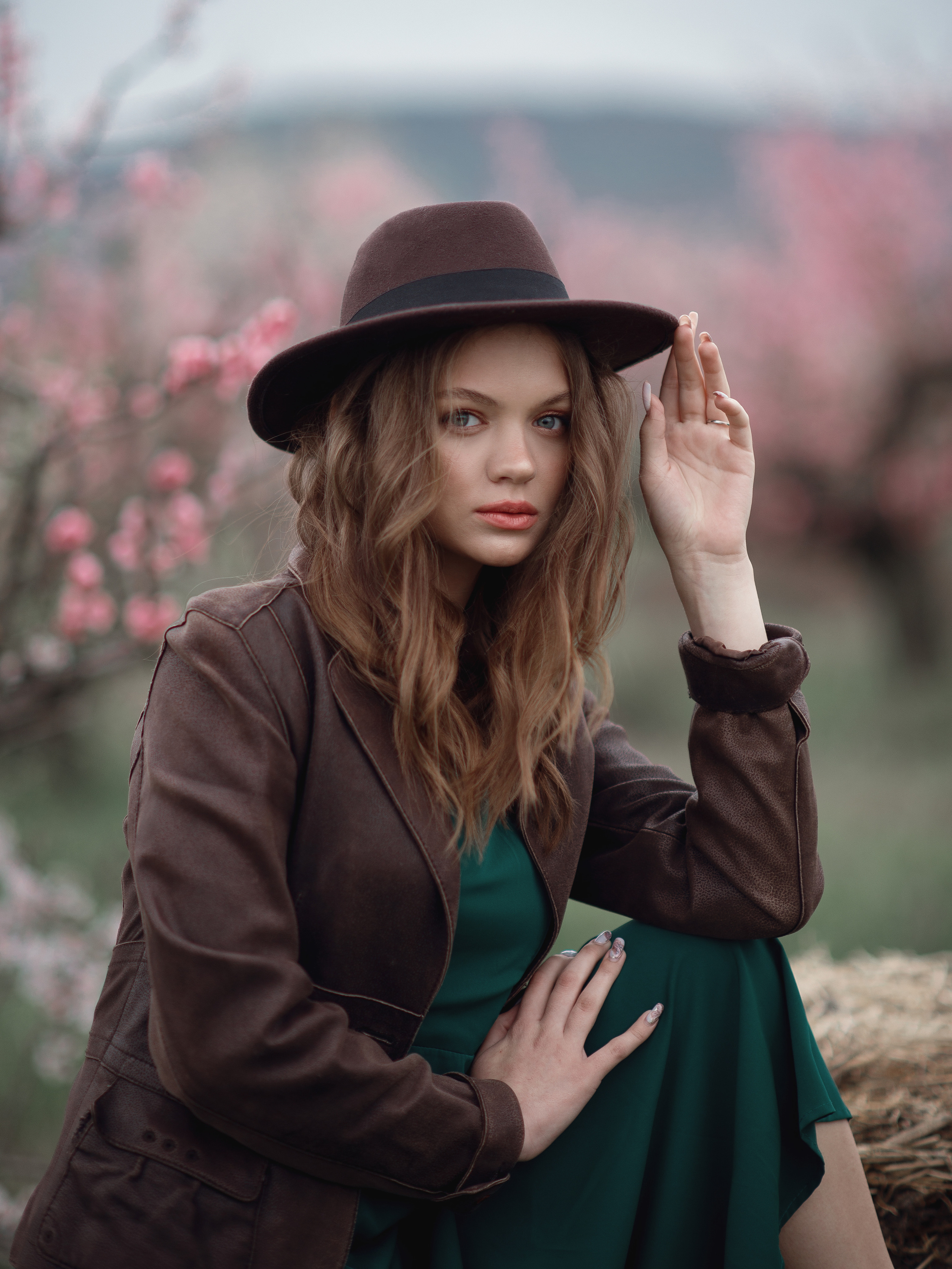 Фотосессия в маковом поле в Севастополе. Ознакомиться с портфолио, уточнить условия и цены можно на сайте или по телефону, указанному в разделе "Контакты"