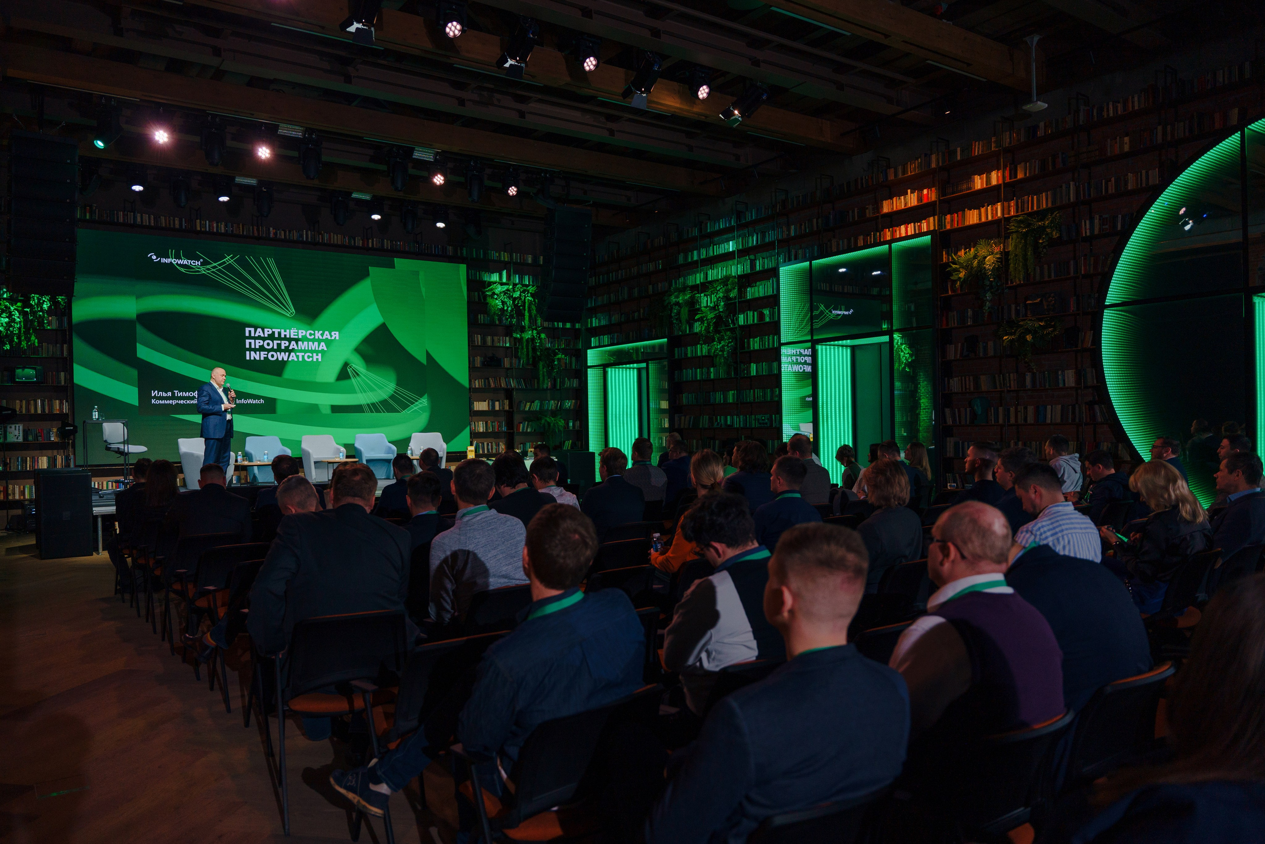 Репортажный фотограф на бизнес конференцию в Кибердом. Репортажный фотограф Москва Сергей Дружинин