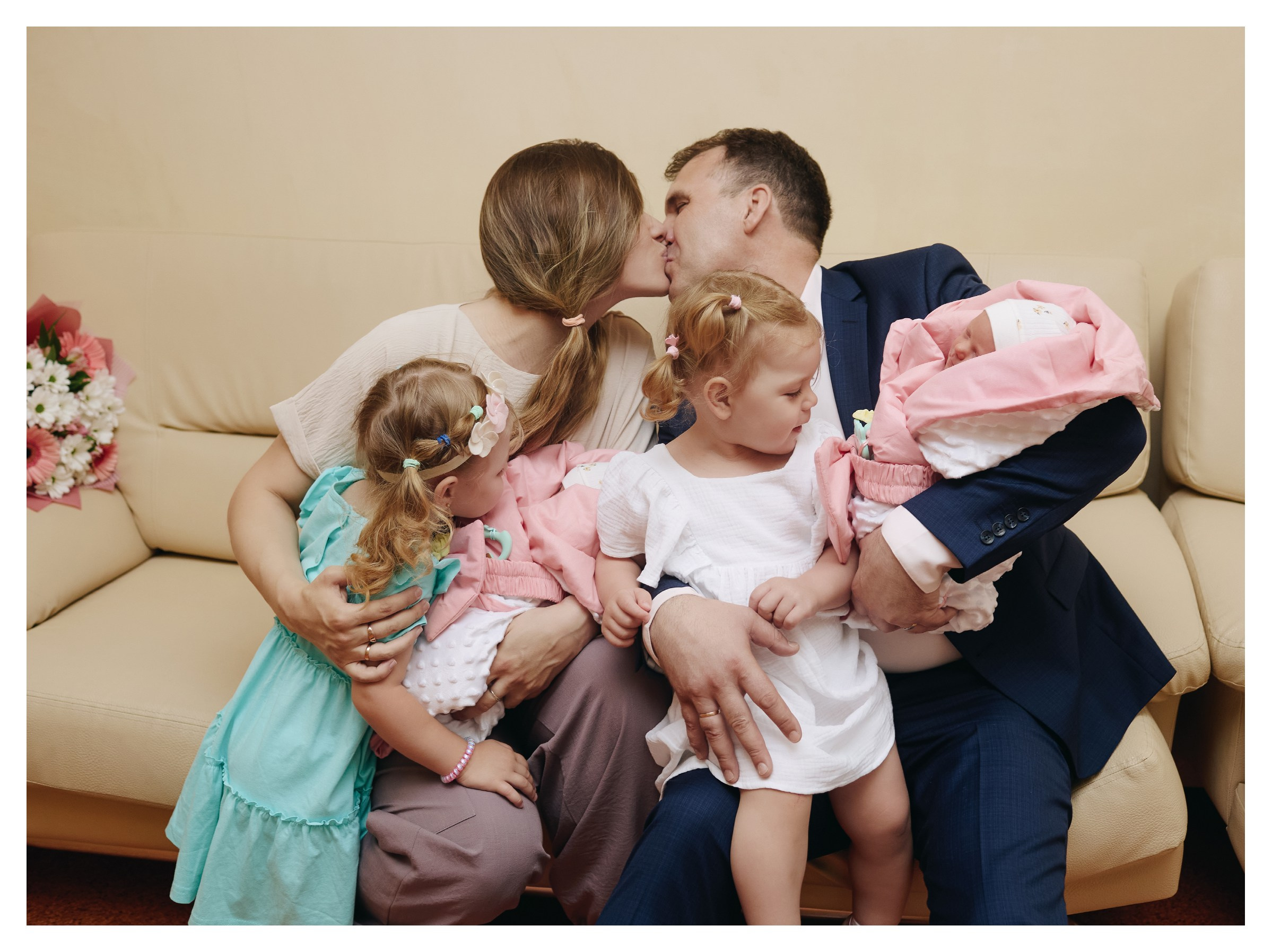 Выписка из роддома. Фотограф Беременности и Новорождённых в Кемерово